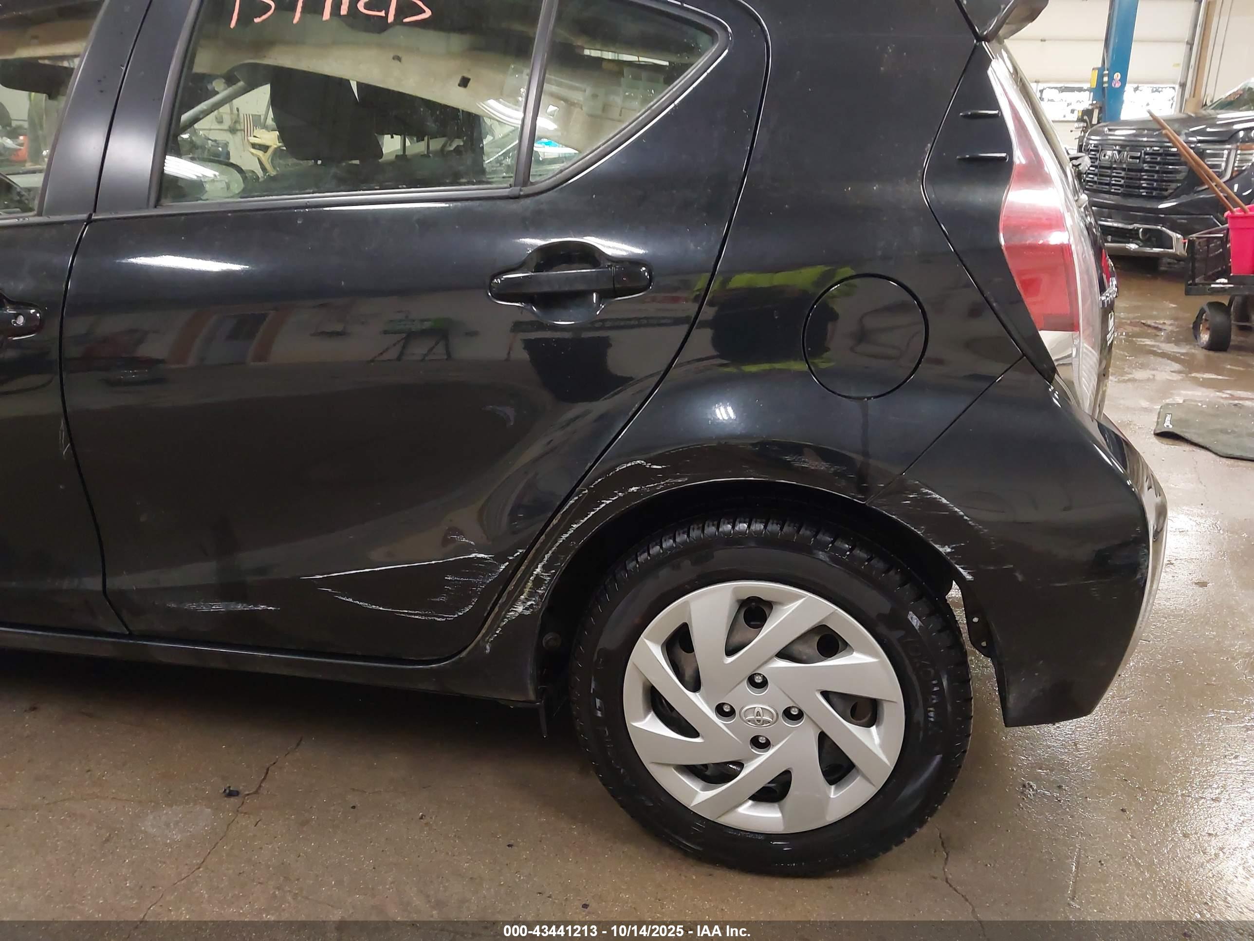 TOYOTA PRIUS image 6