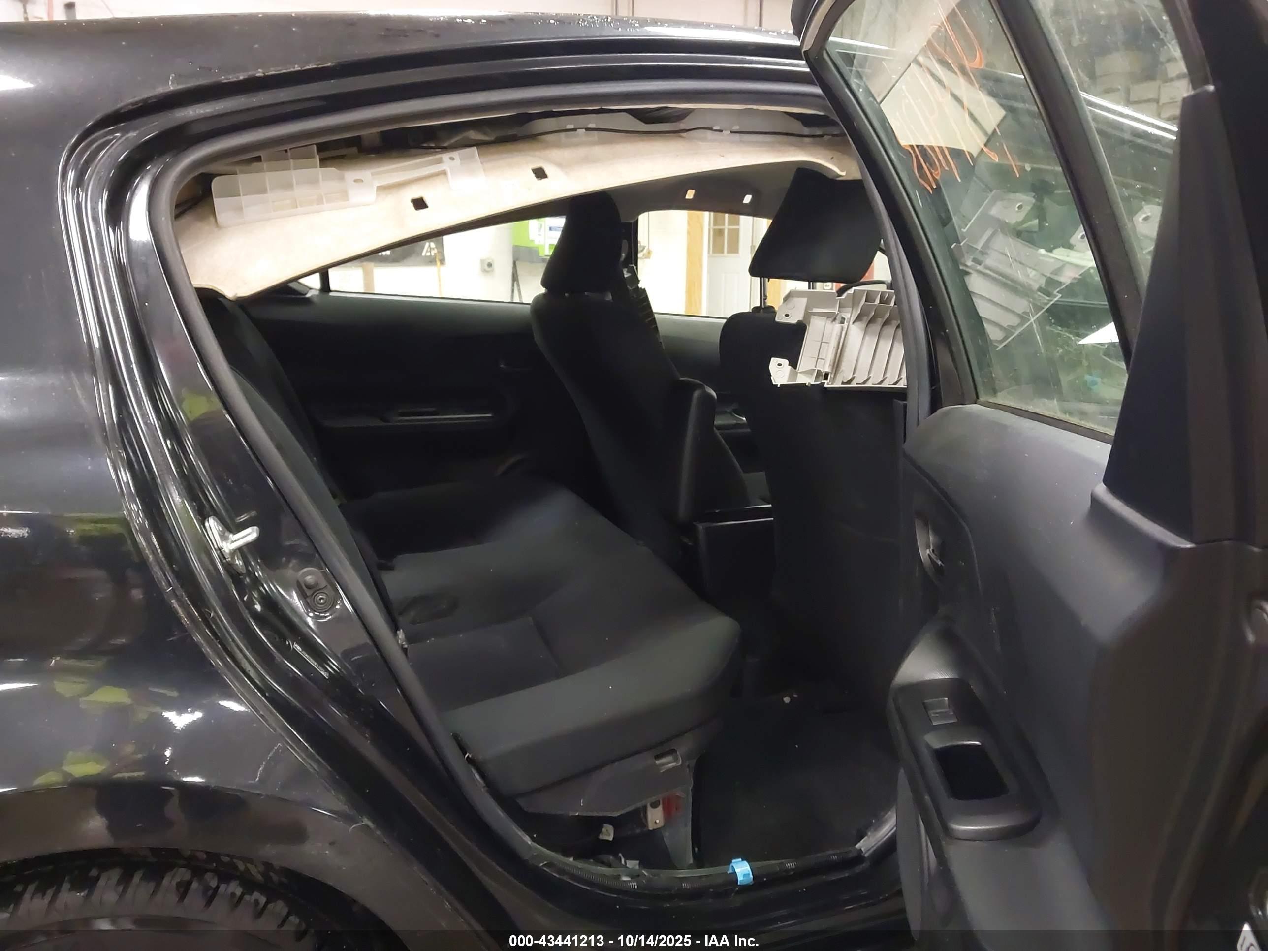 TOYOTA PRIUS image 8