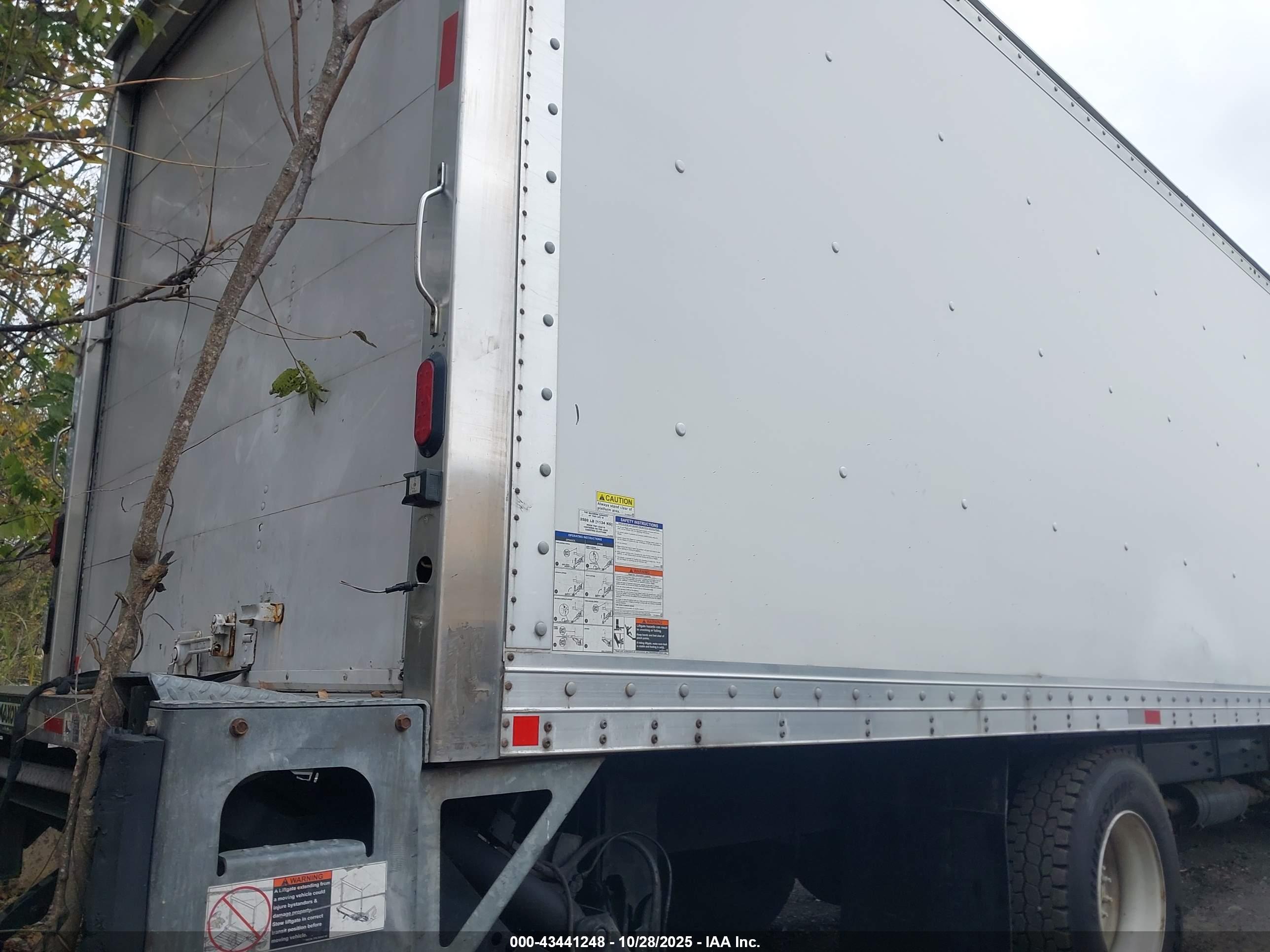 FREIGHTLINER M2 image 4