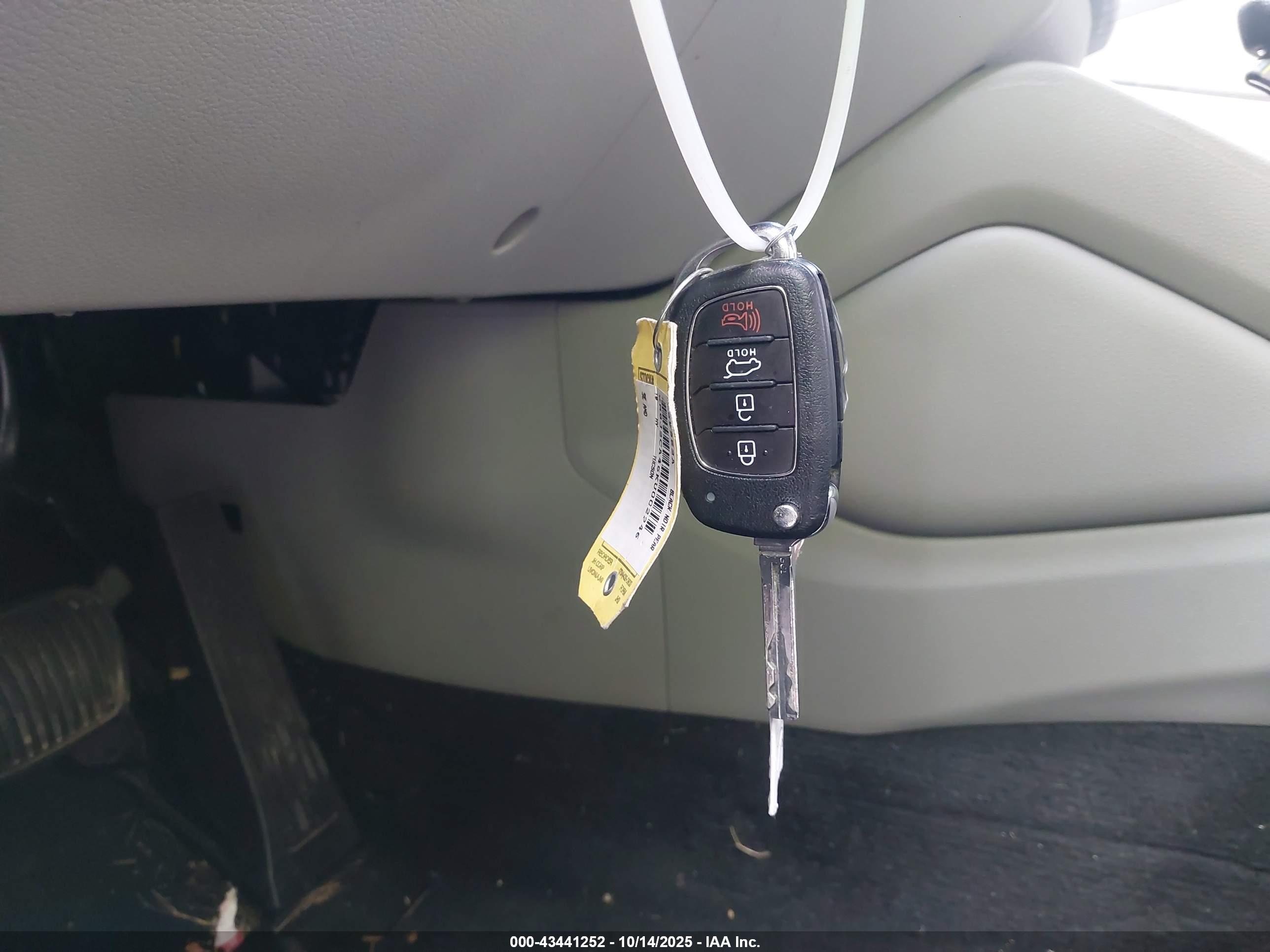 HYUNDAI TUCSON image 11