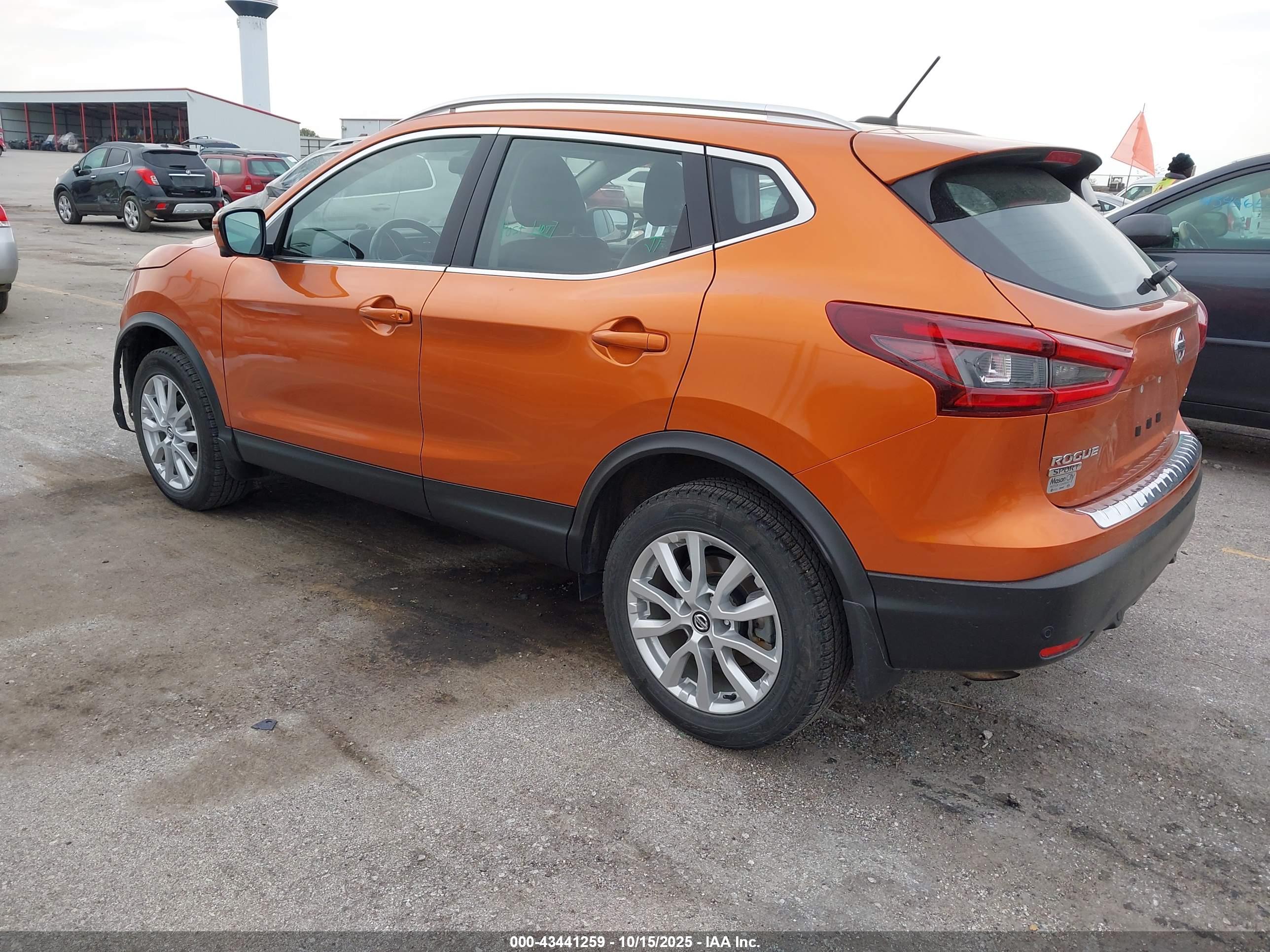 NISSAN ROGUE image 3