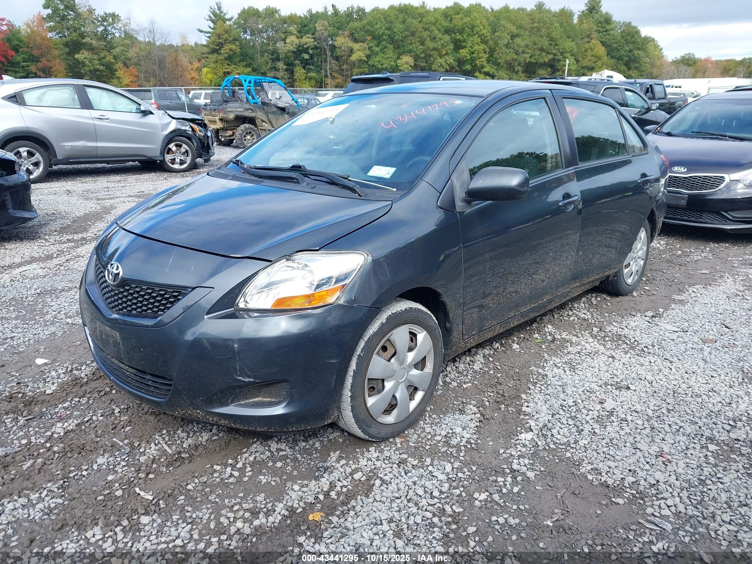 TOYOTA YARIS image 2