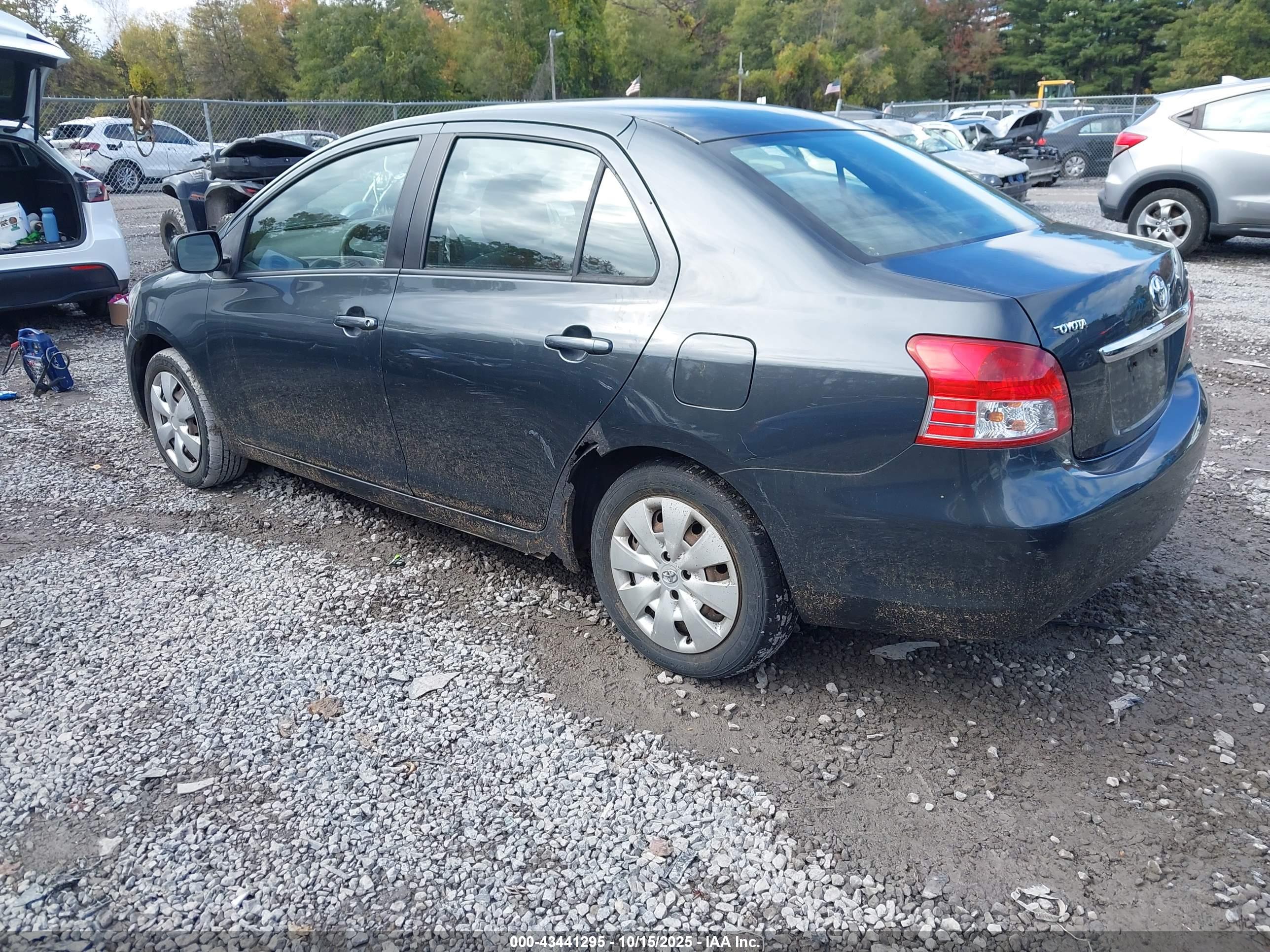 TOYOTA YARIS image 3