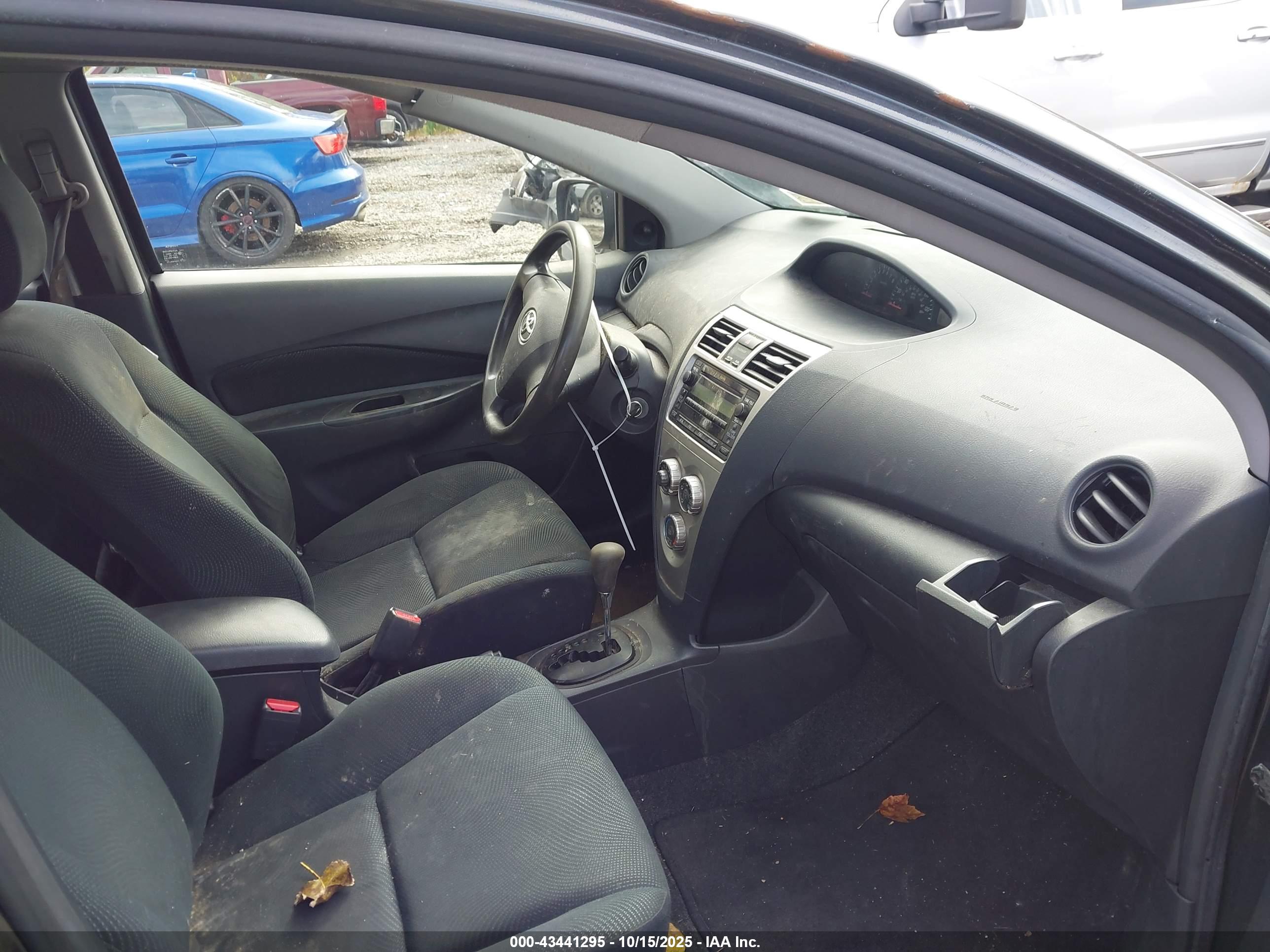 TOYOTA YARIS image 5