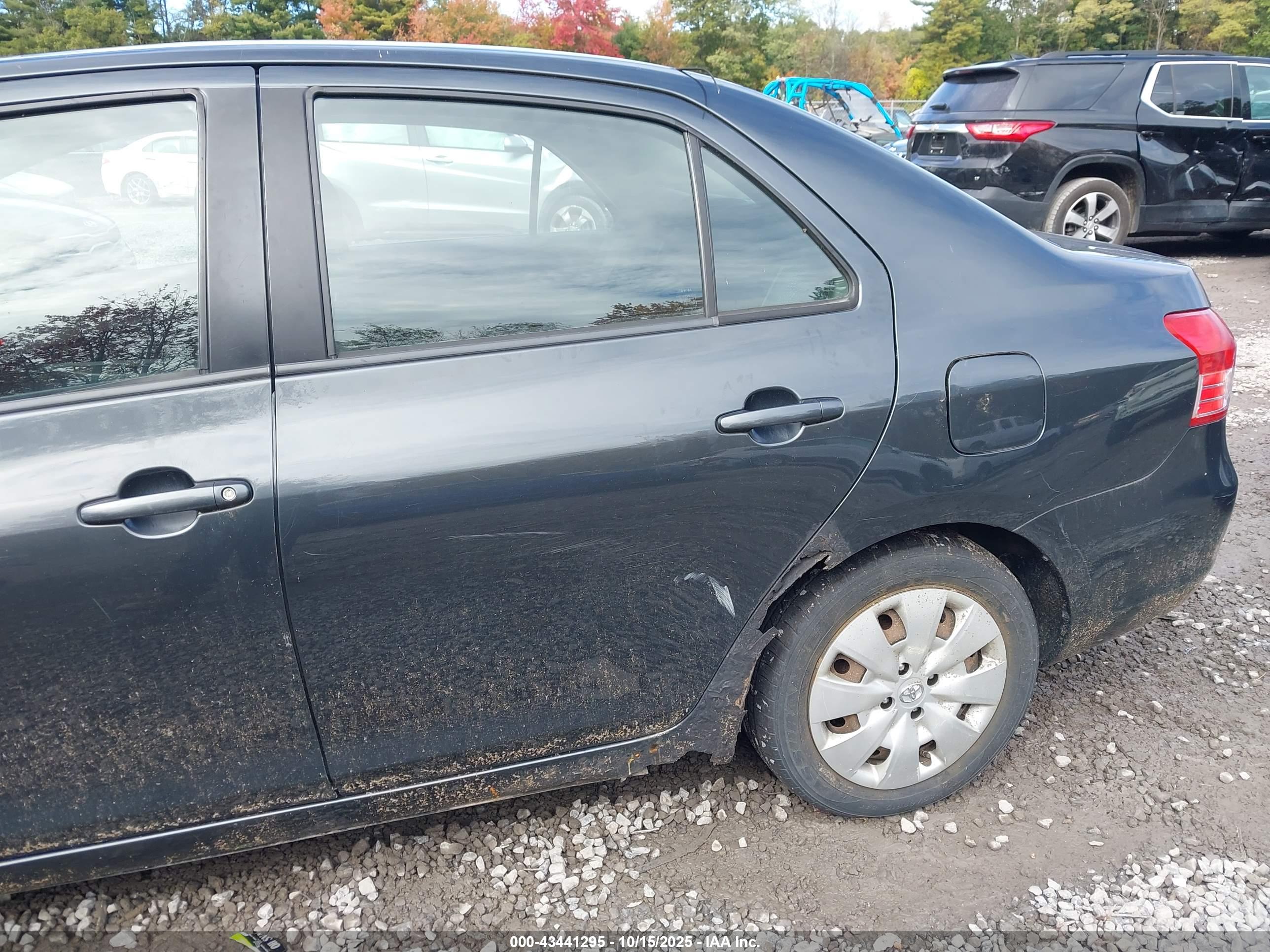 TOYOTA YARIS image 6