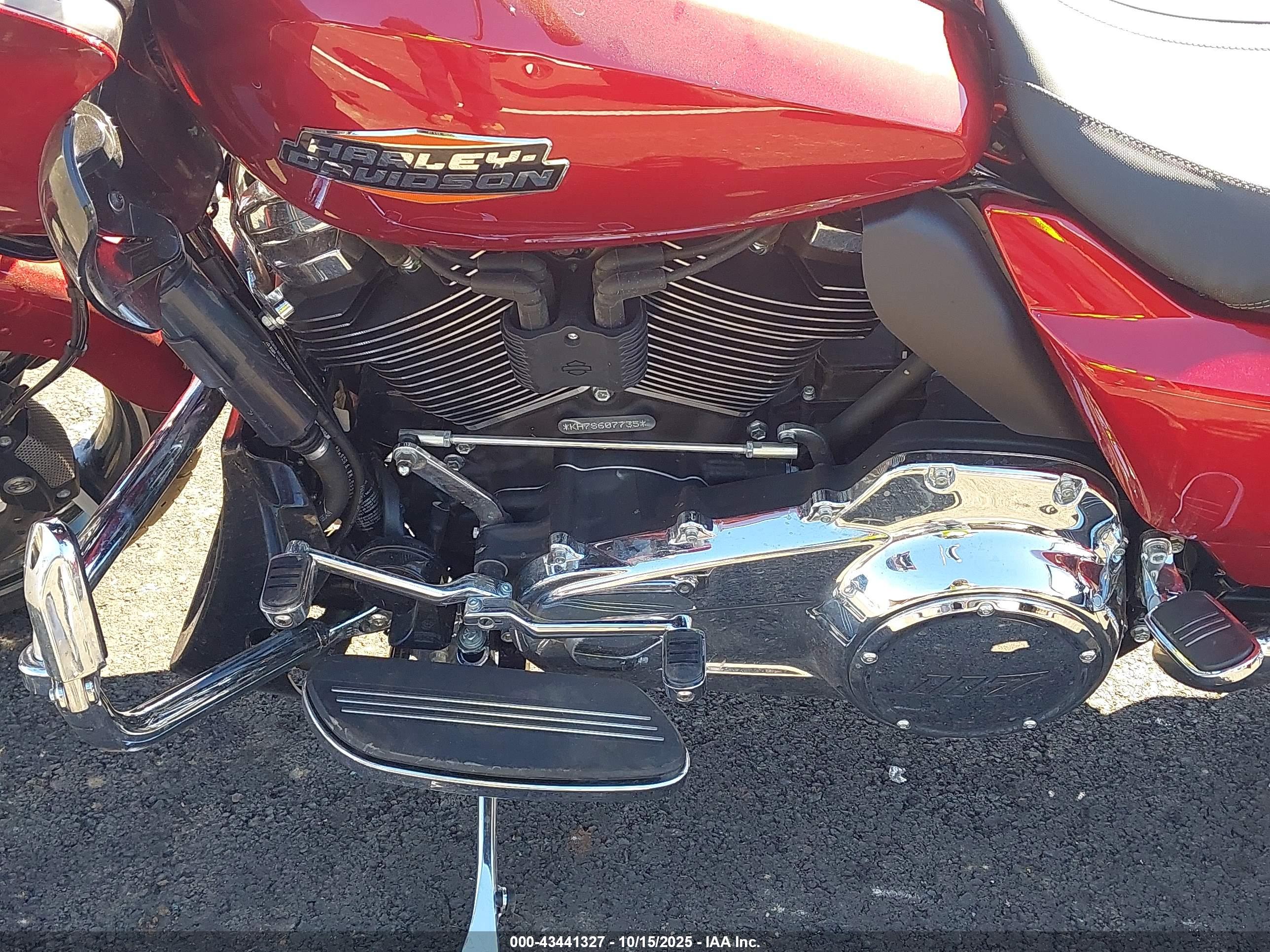 HARLEY-DAVIDSON FLTRX image 9