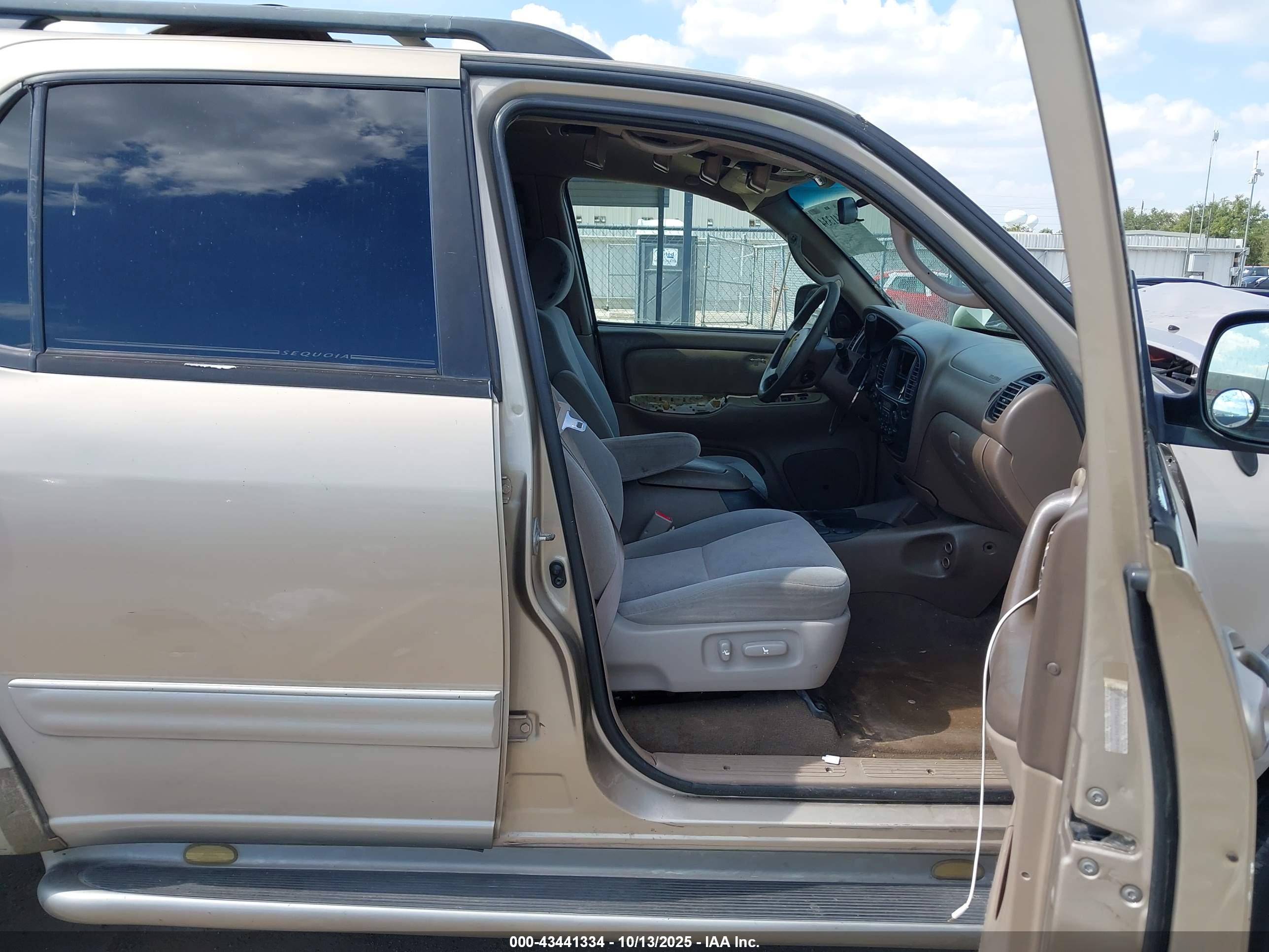 TOYOTA SEQUOIA image 5