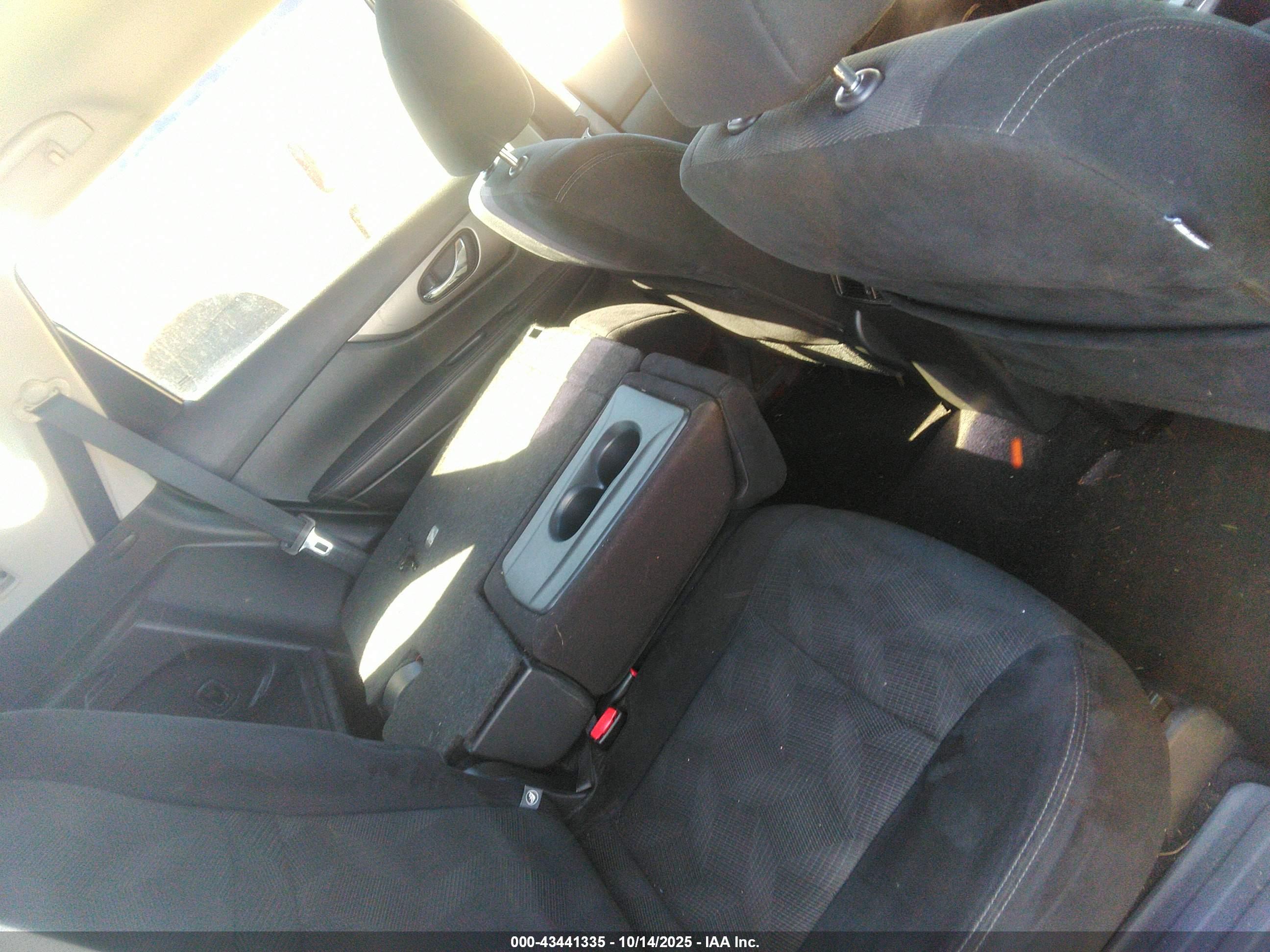 NISSAN ROGUE image 8
