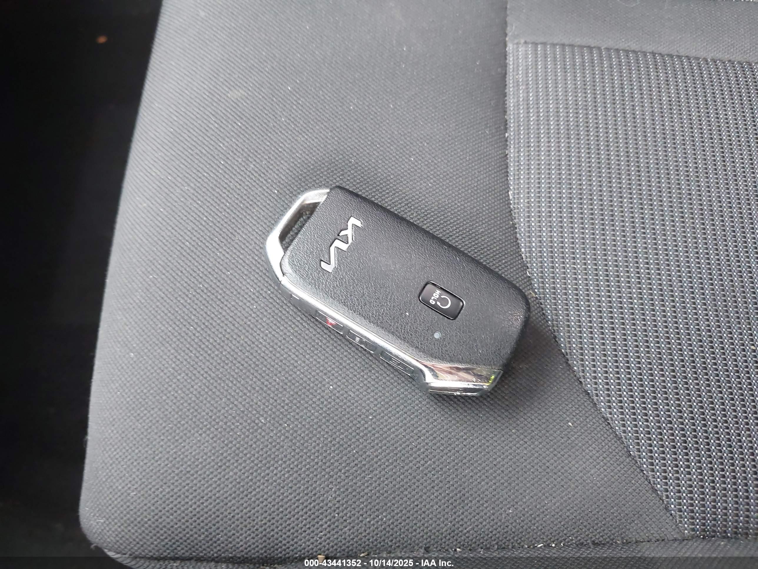 KIA K5 image 11