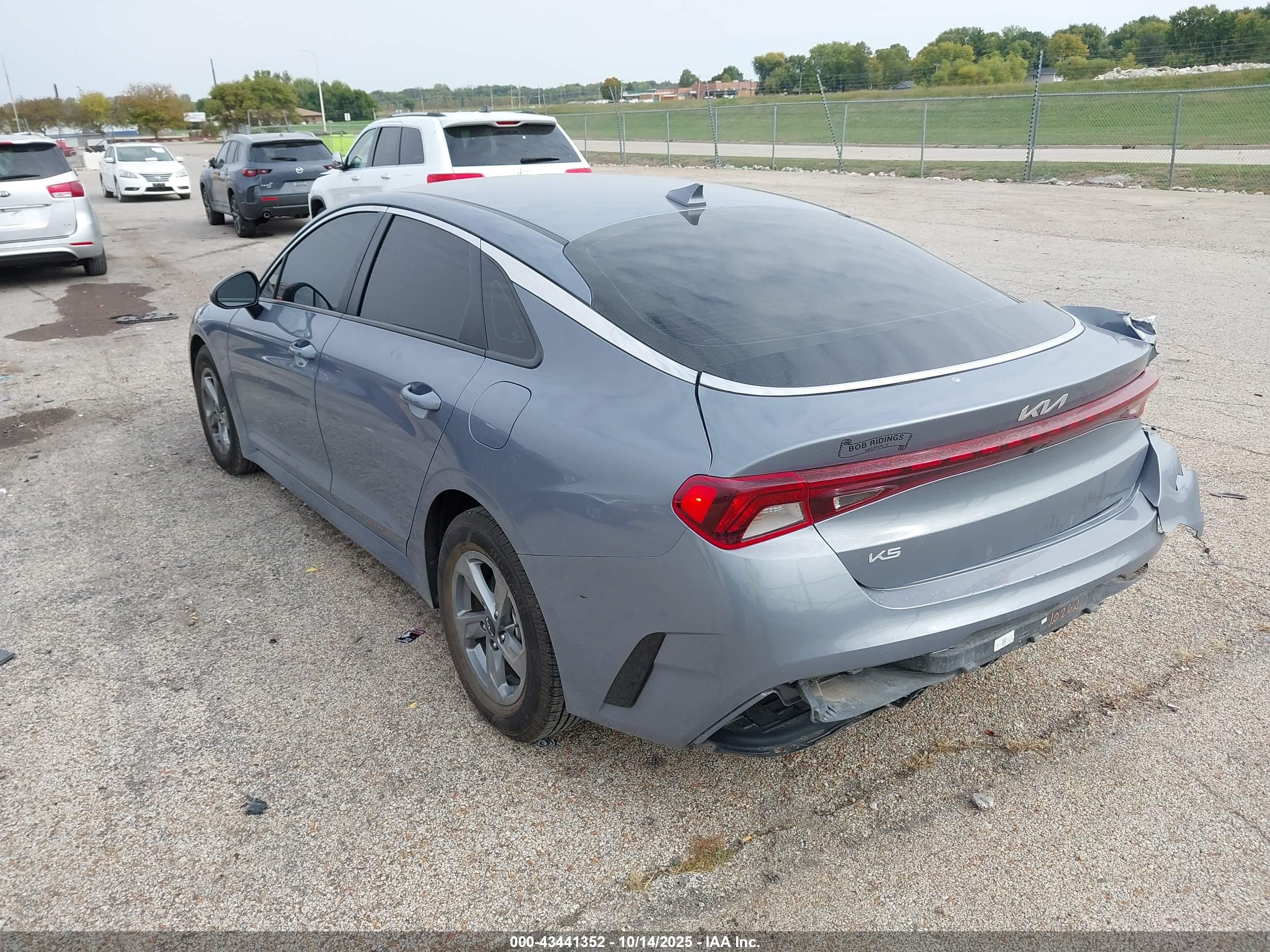 KIA K5 image 3