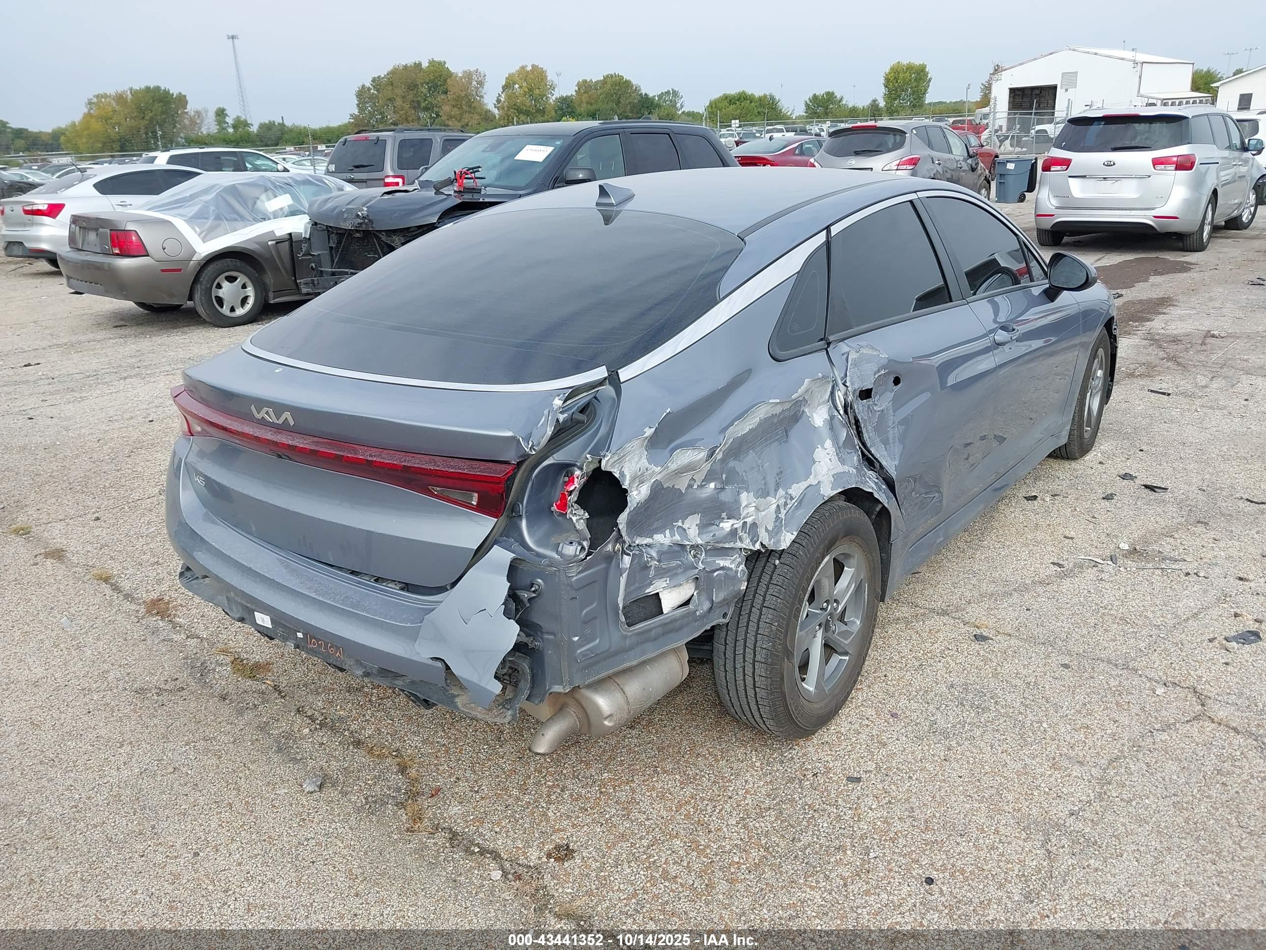 KIA K5 image 4