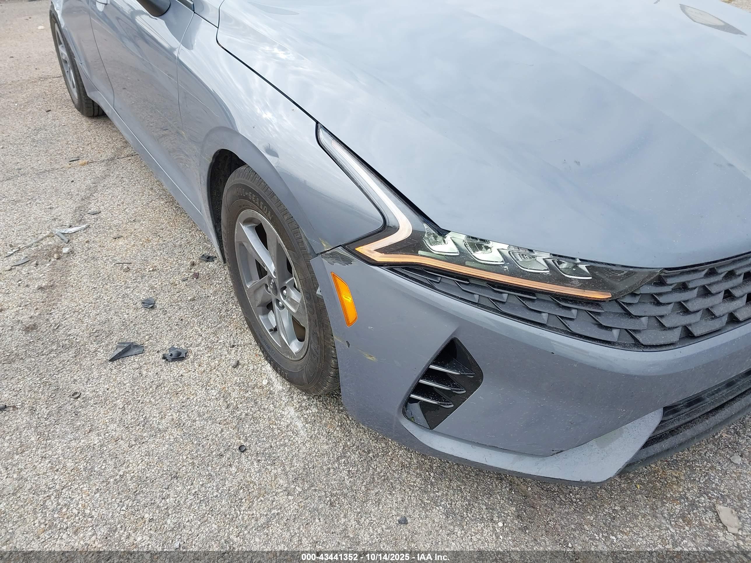 KIA K5 image 6