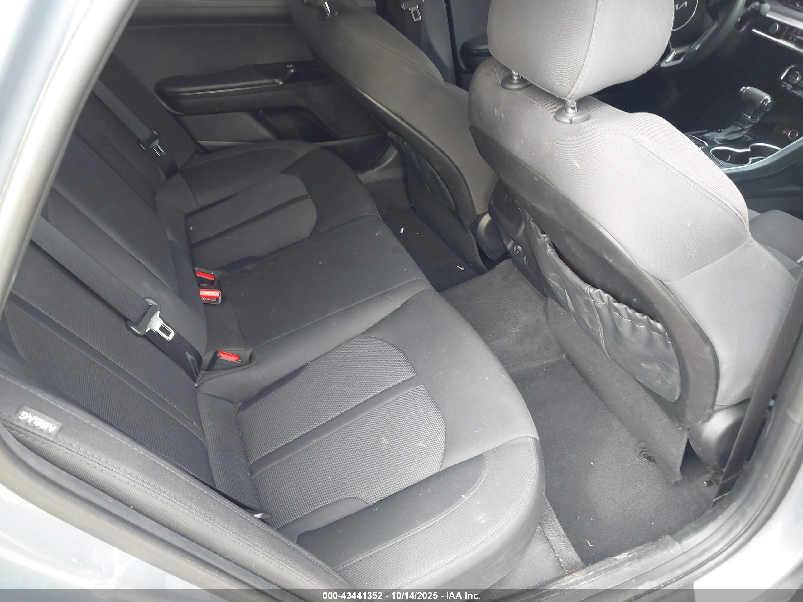 KIA K5 image 8