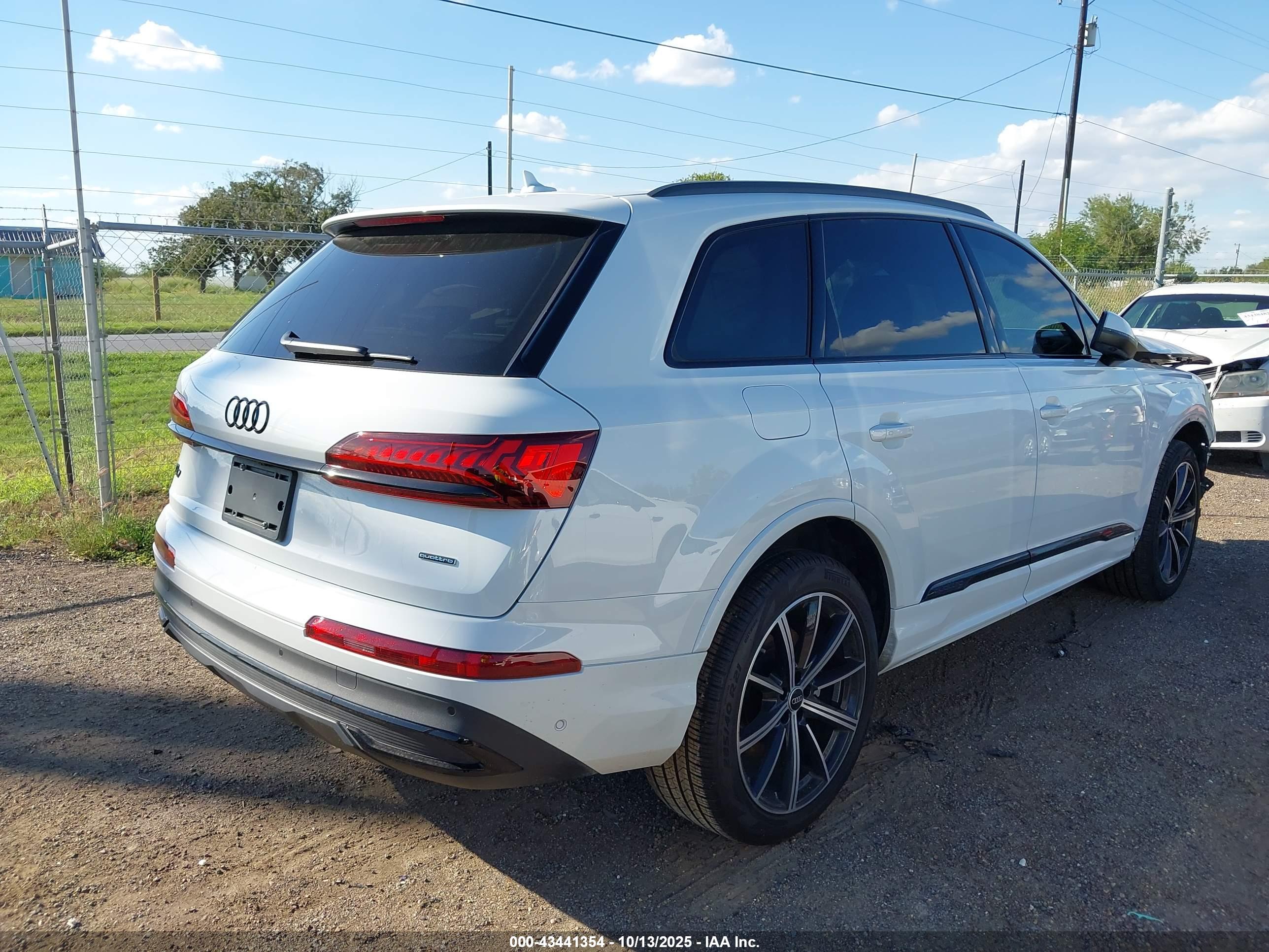 AUDI Q7 image 4