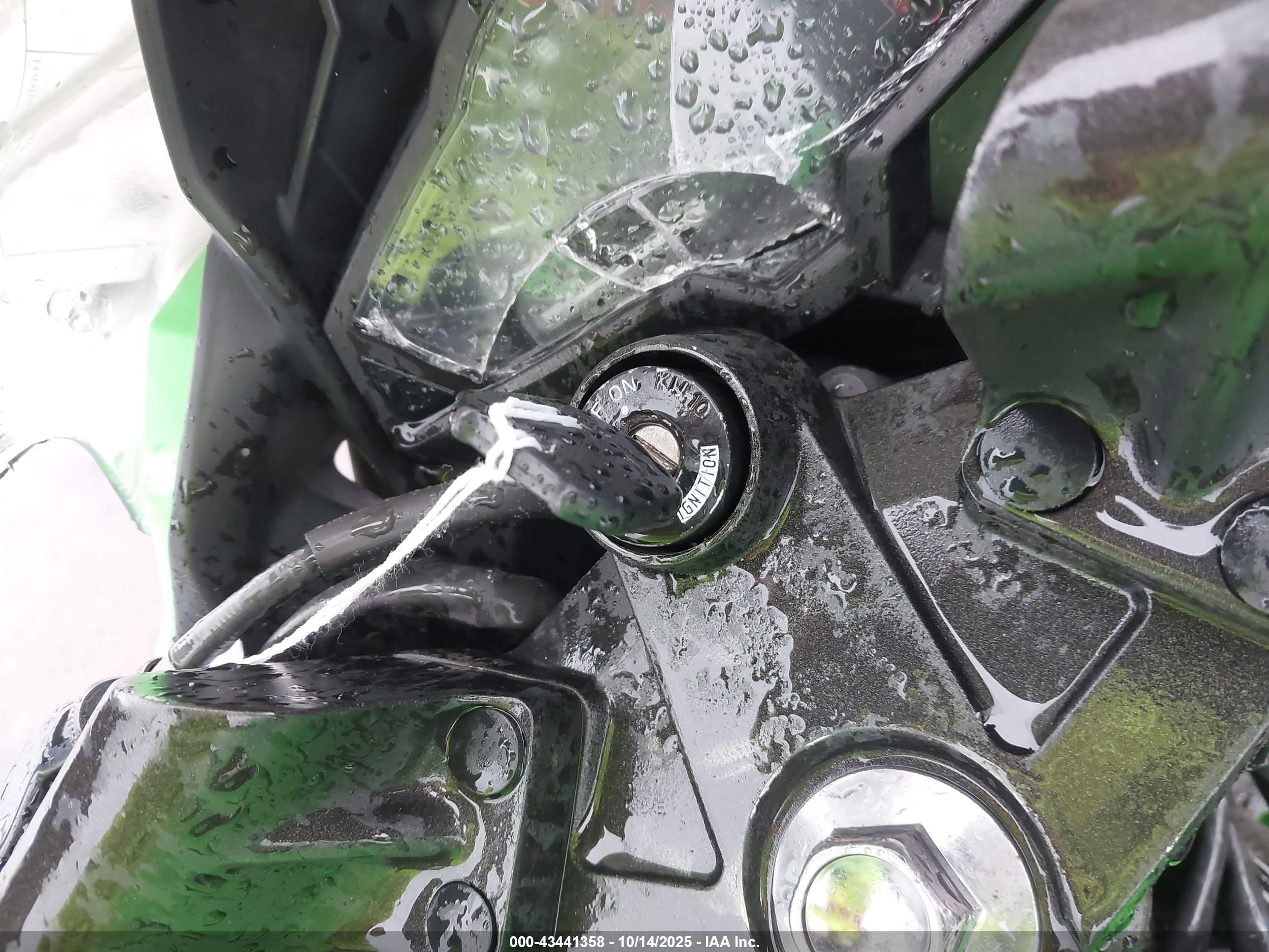 KAWASAKI EX300 image 11