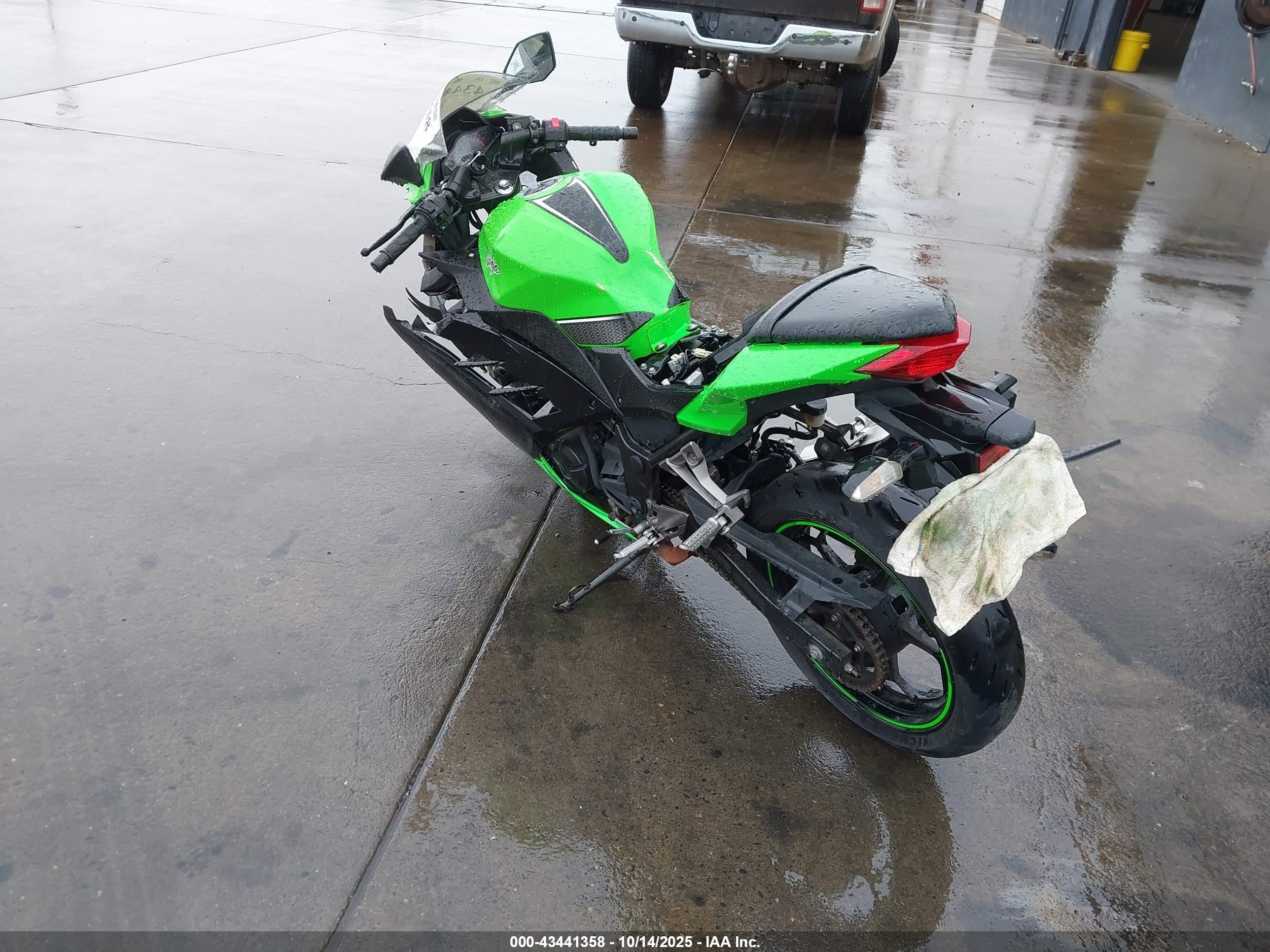 KAWASAKI EX300 image 3
