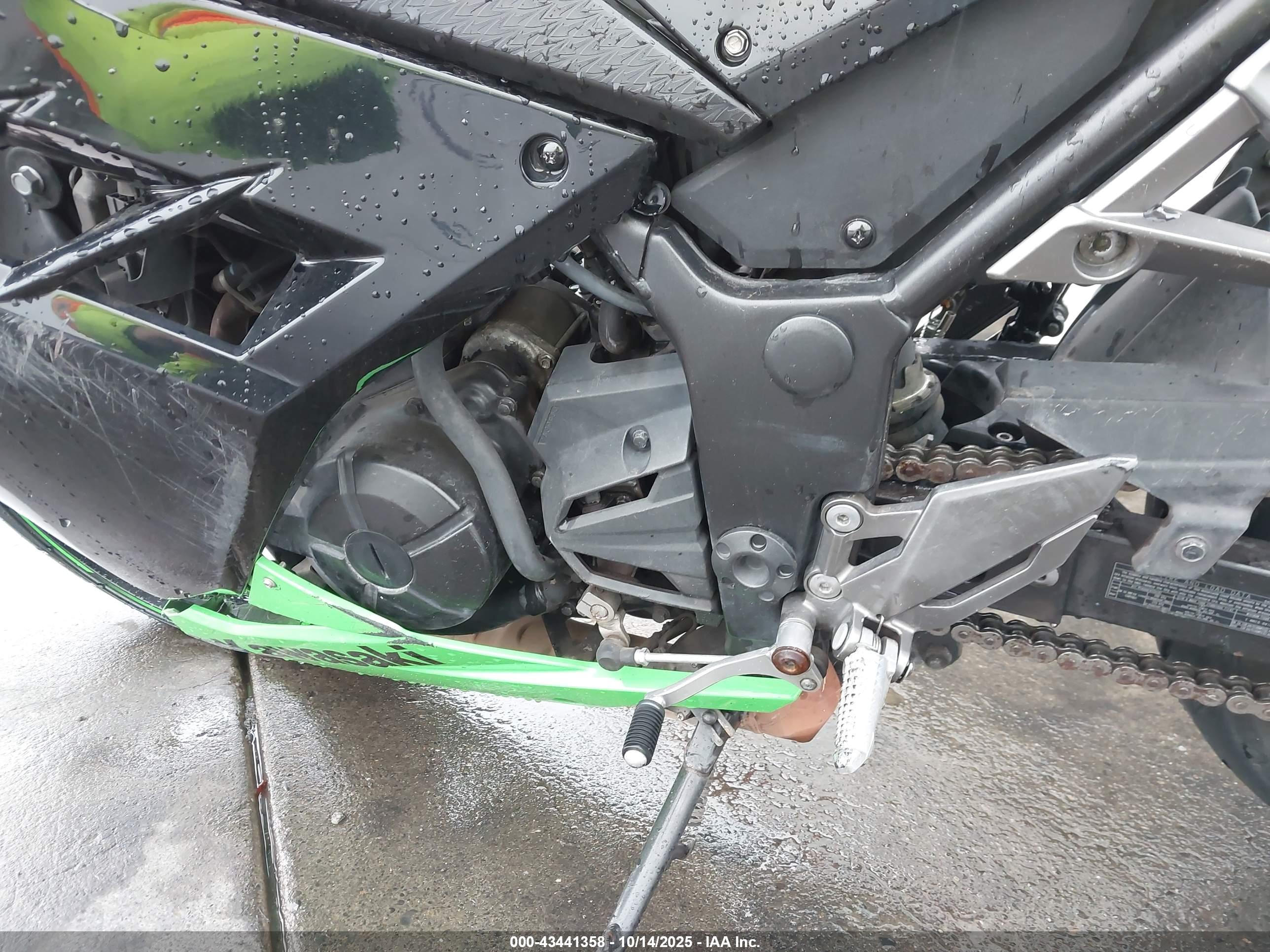 KAWASAKI EX300 image 9