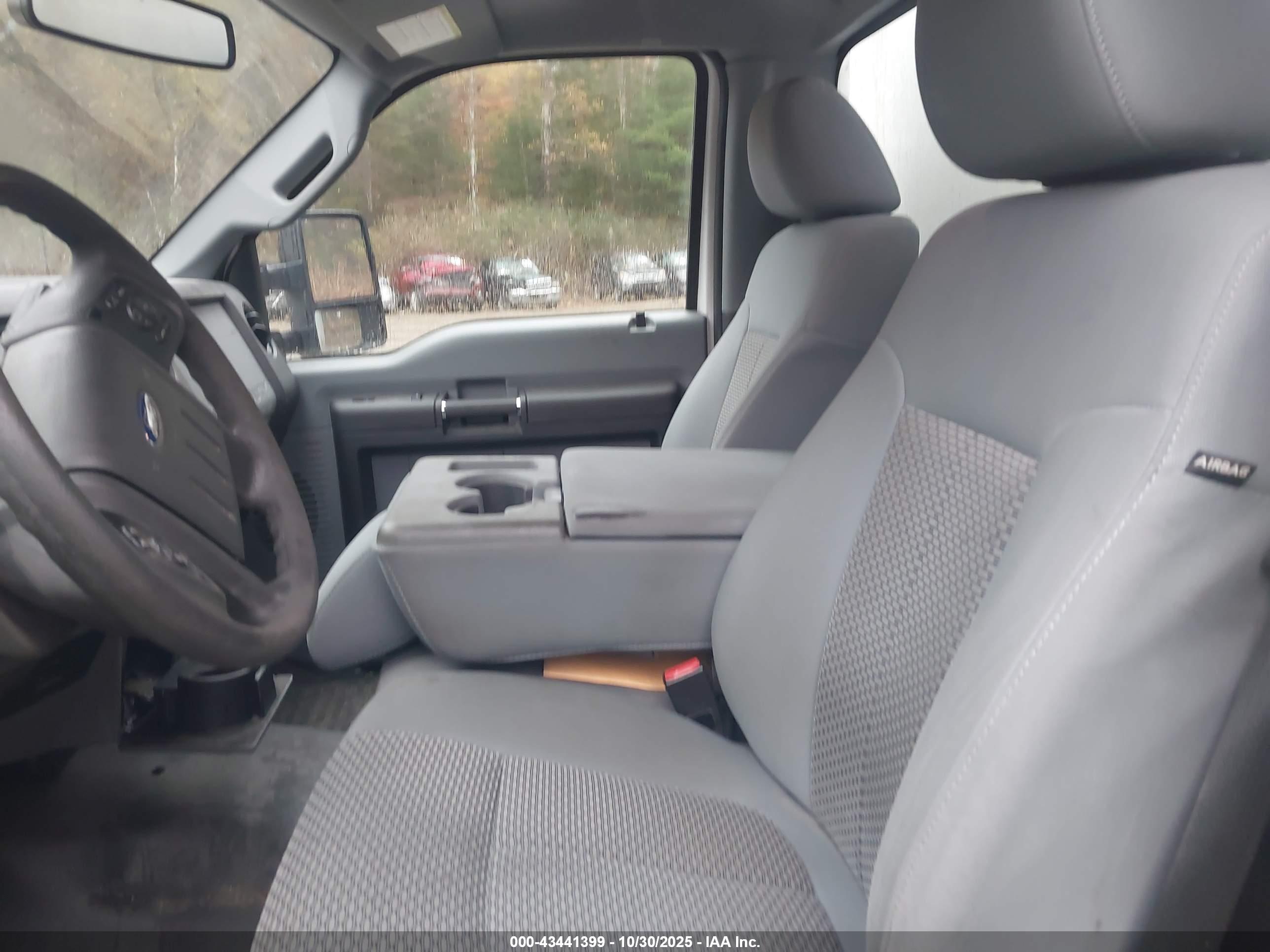FORD F-550 image 8