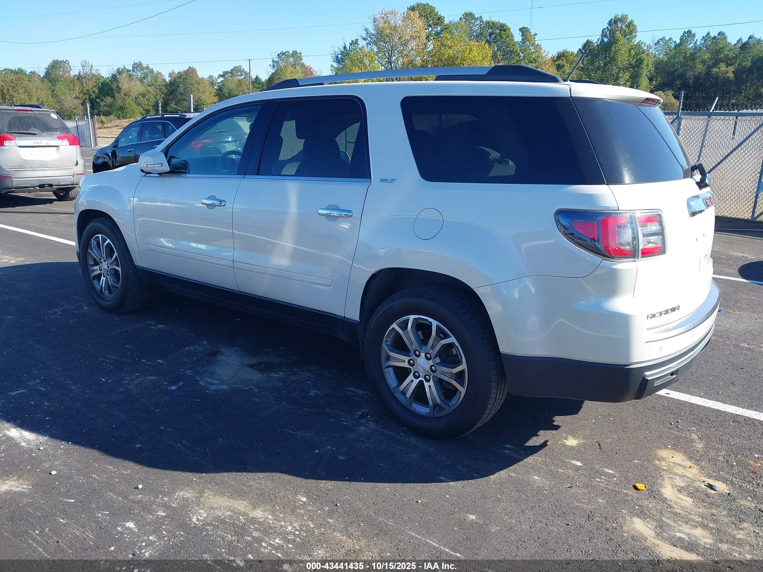 GMC ACADIA image 3