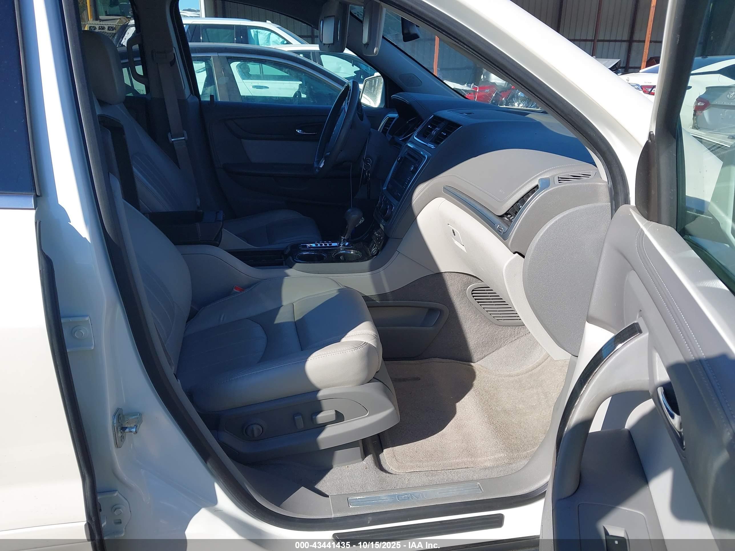 GMC ACADIA image 5