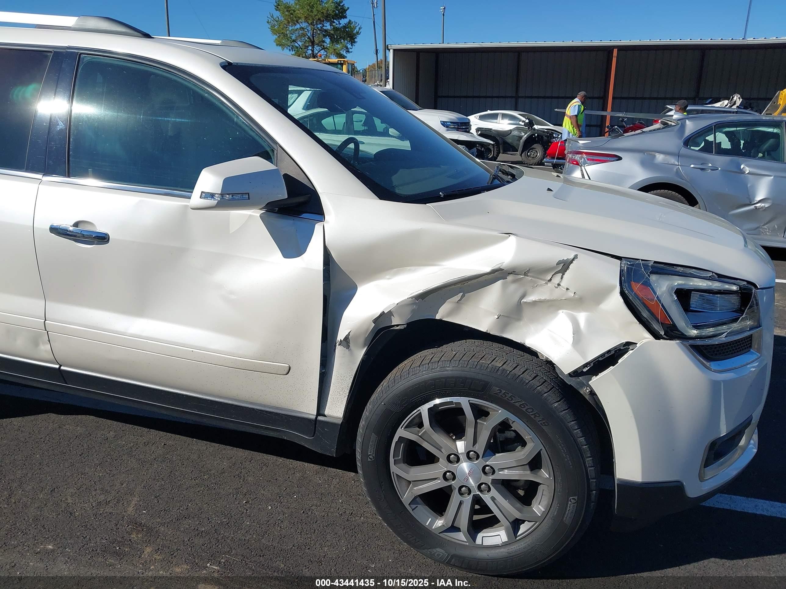 GMC ACADIA image 6