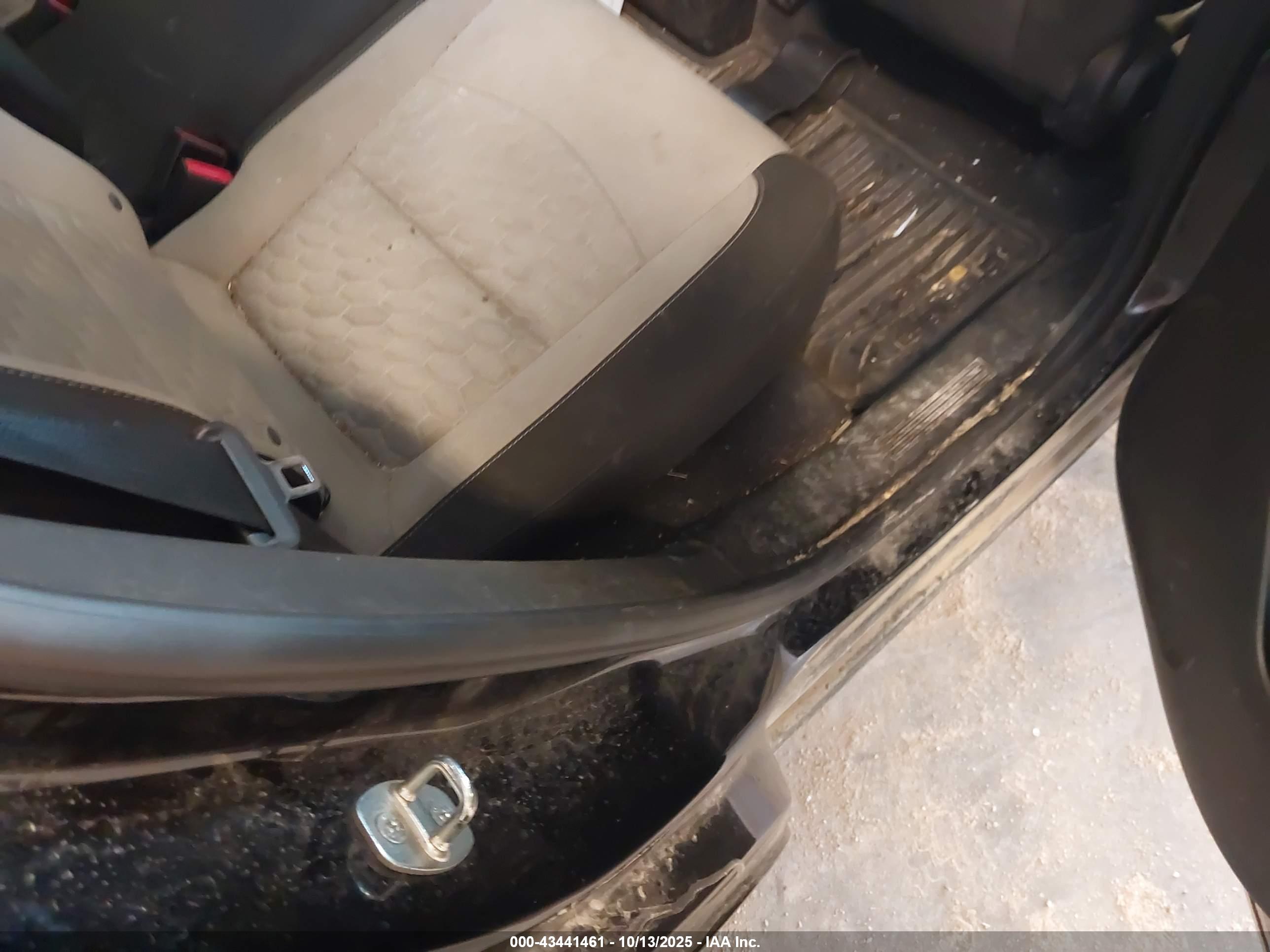 CHEVROLET EQUINOX image 8