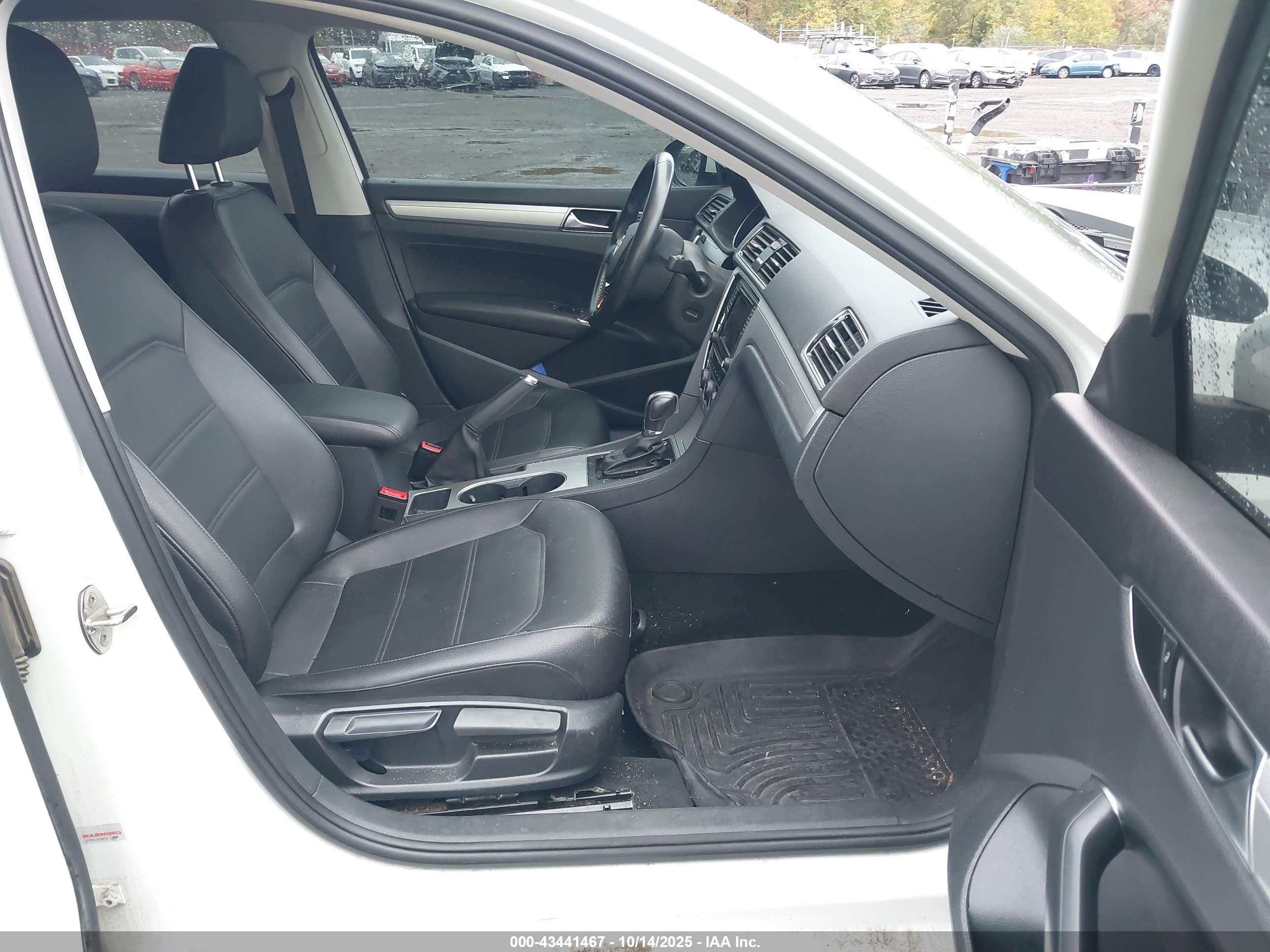 VOLKSWAGEN PASSAT image 5