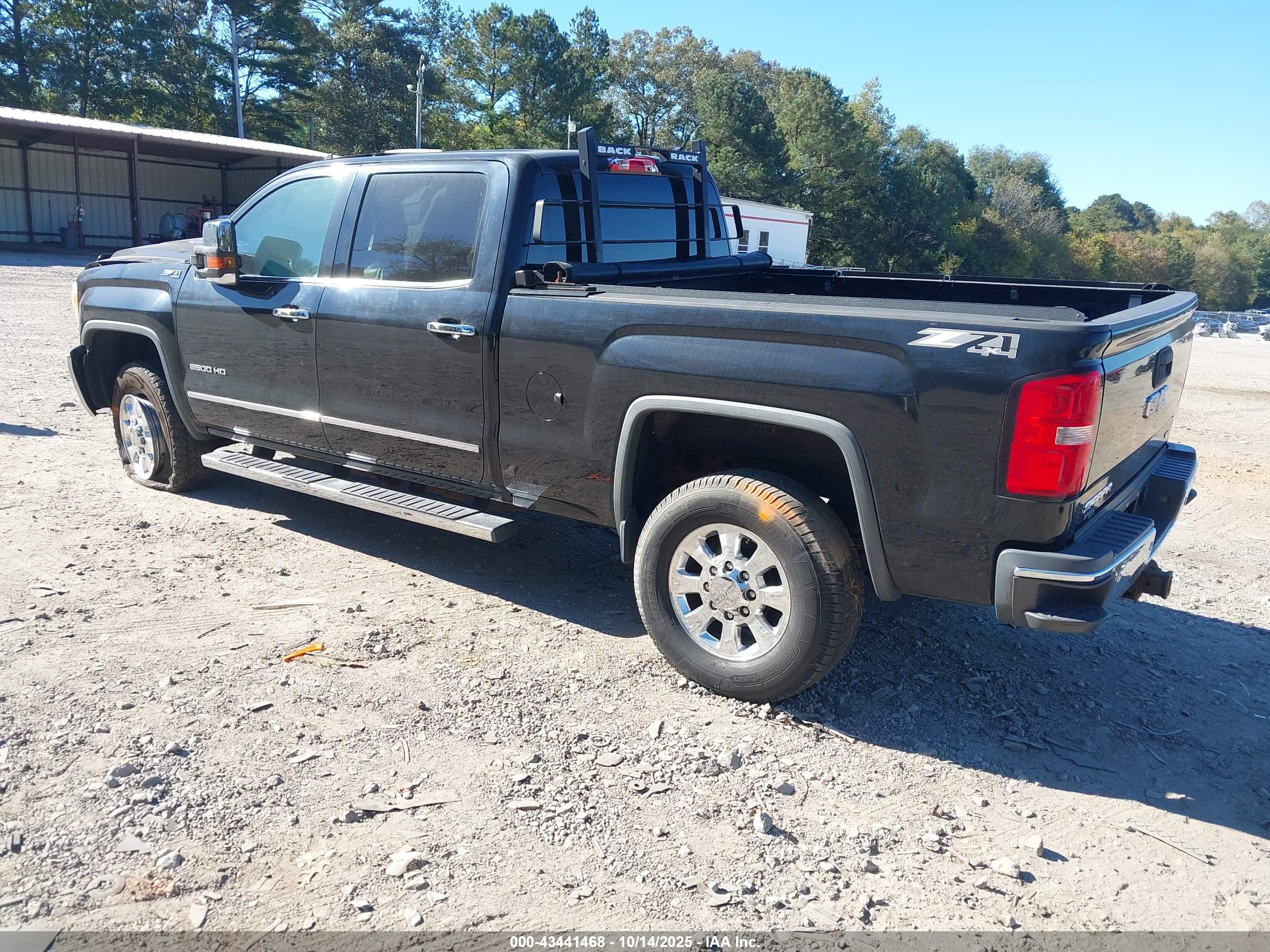 GMC SIERRA image 3