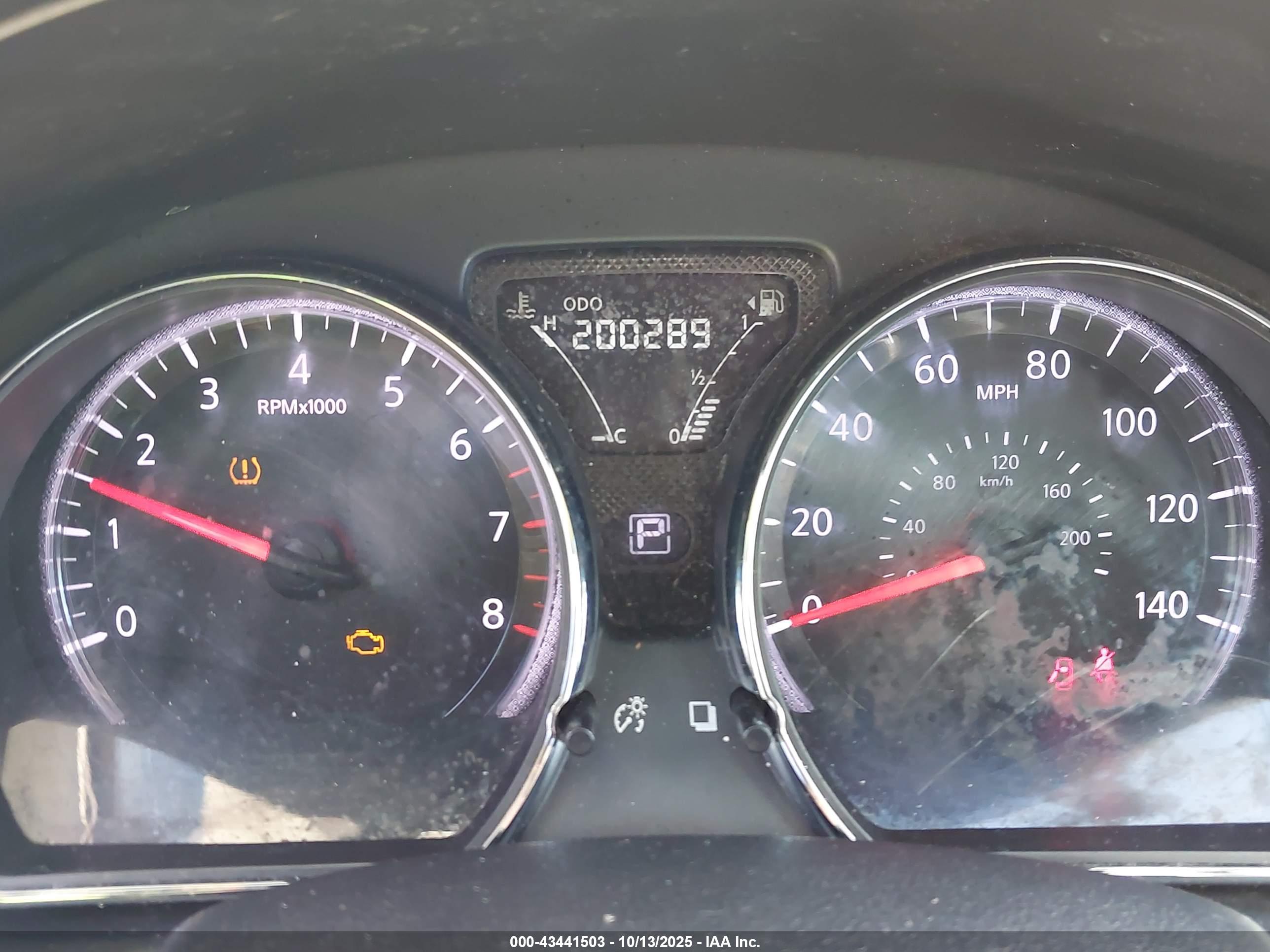 NISSAN VERSA image 7