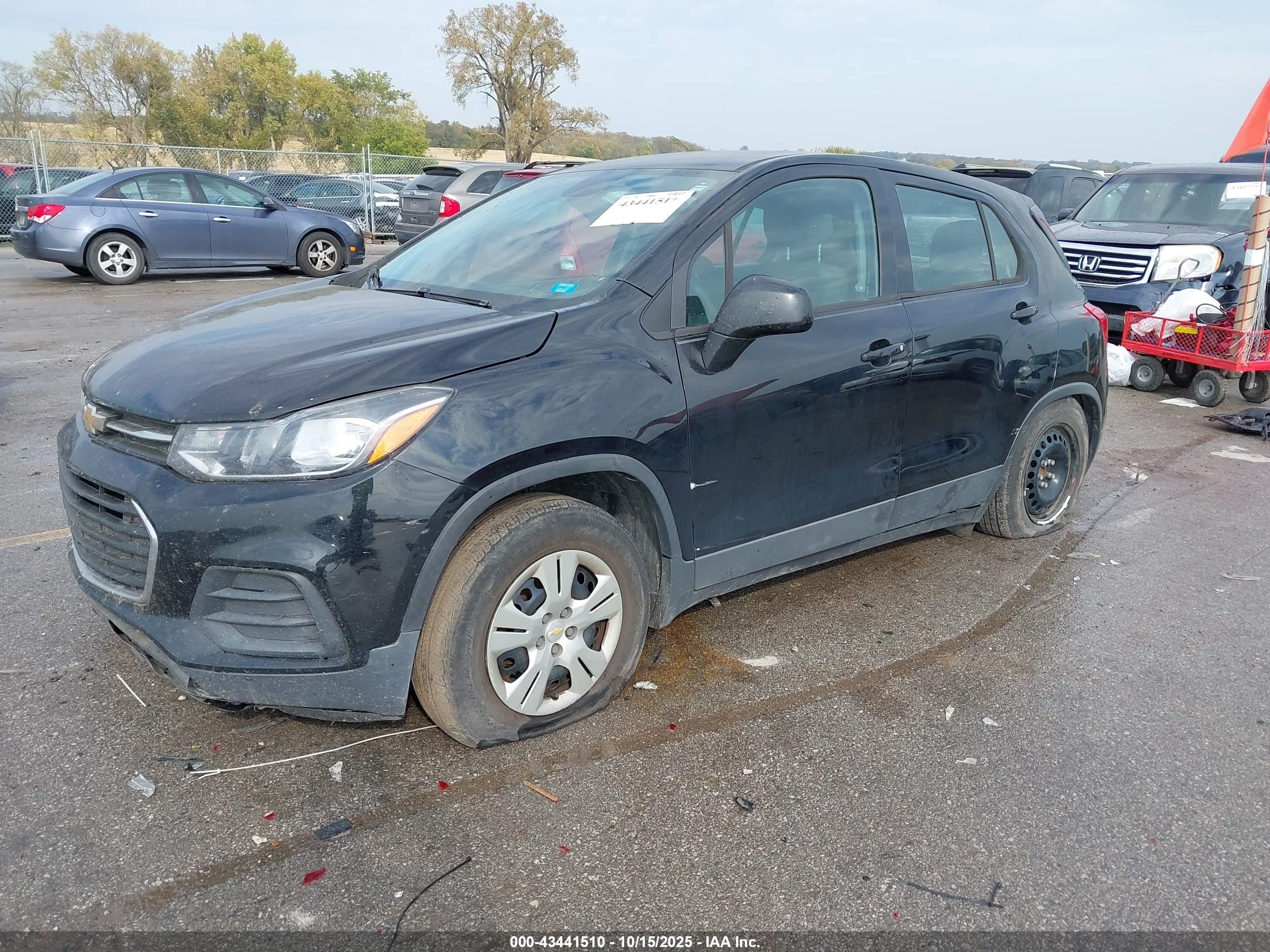 CHEVROLET TRAX image 2
