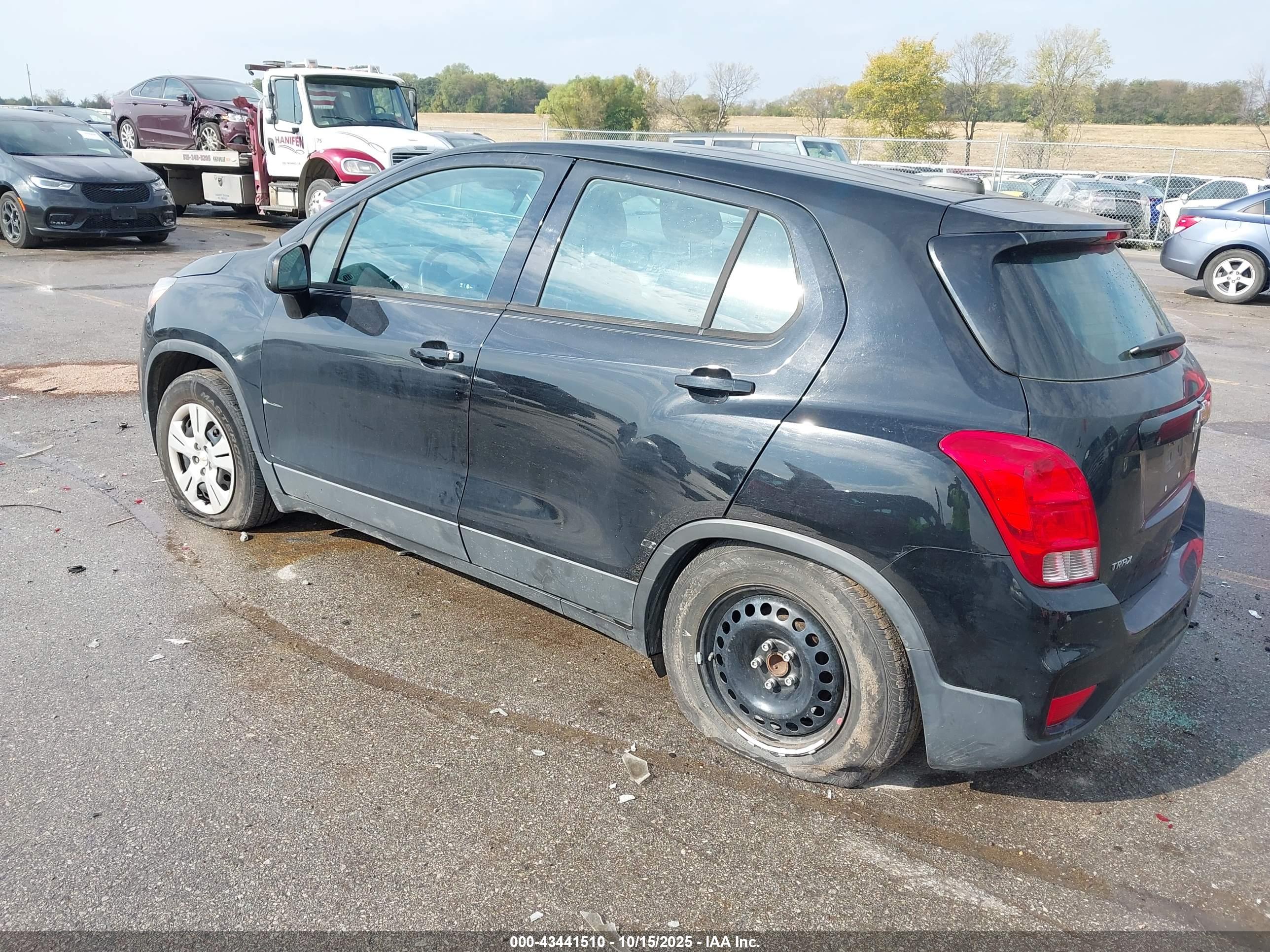 CHEVROLET TRAX image 3