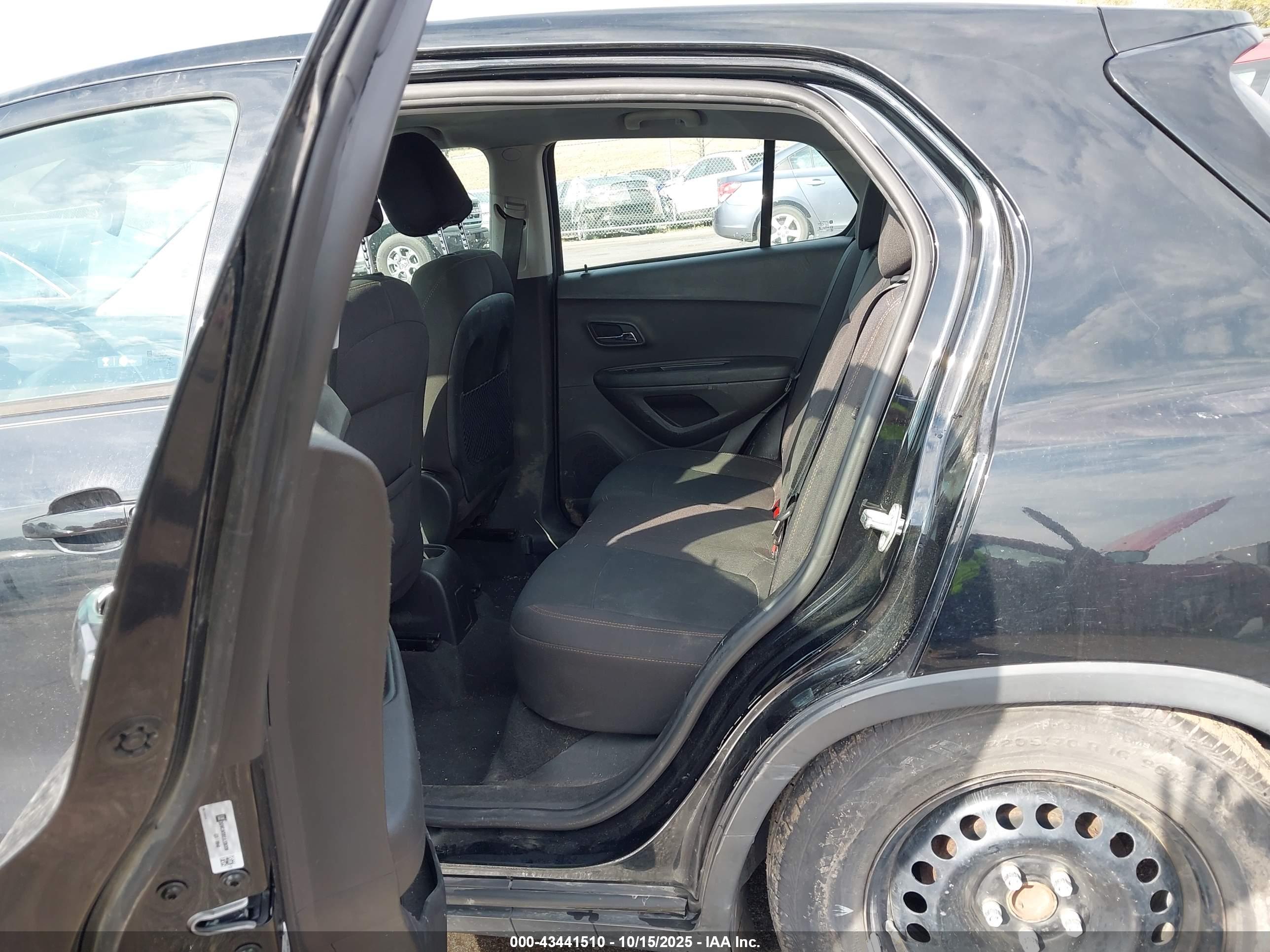 CHEVROLET TRAX image 8