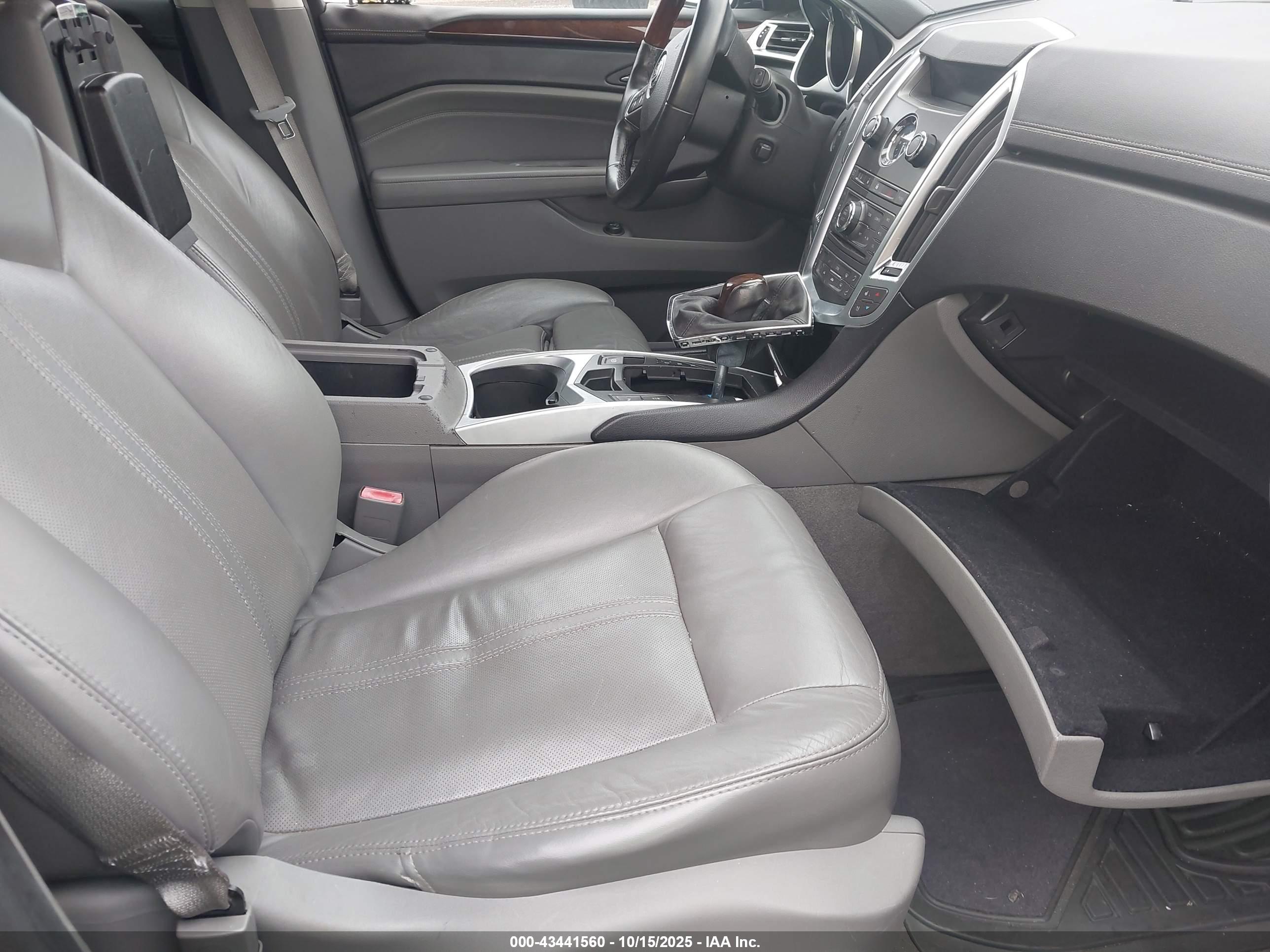 CADILLAC SRX image 5