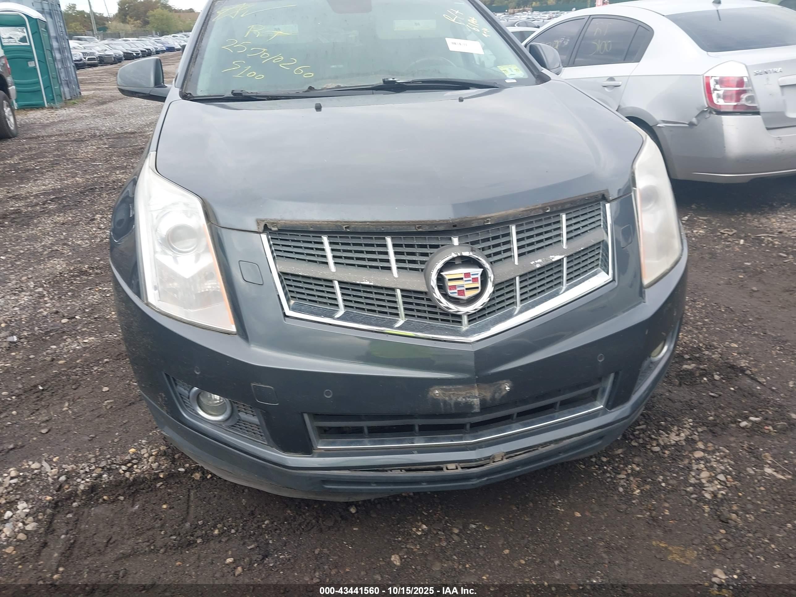 CADILLAC SRX image 6