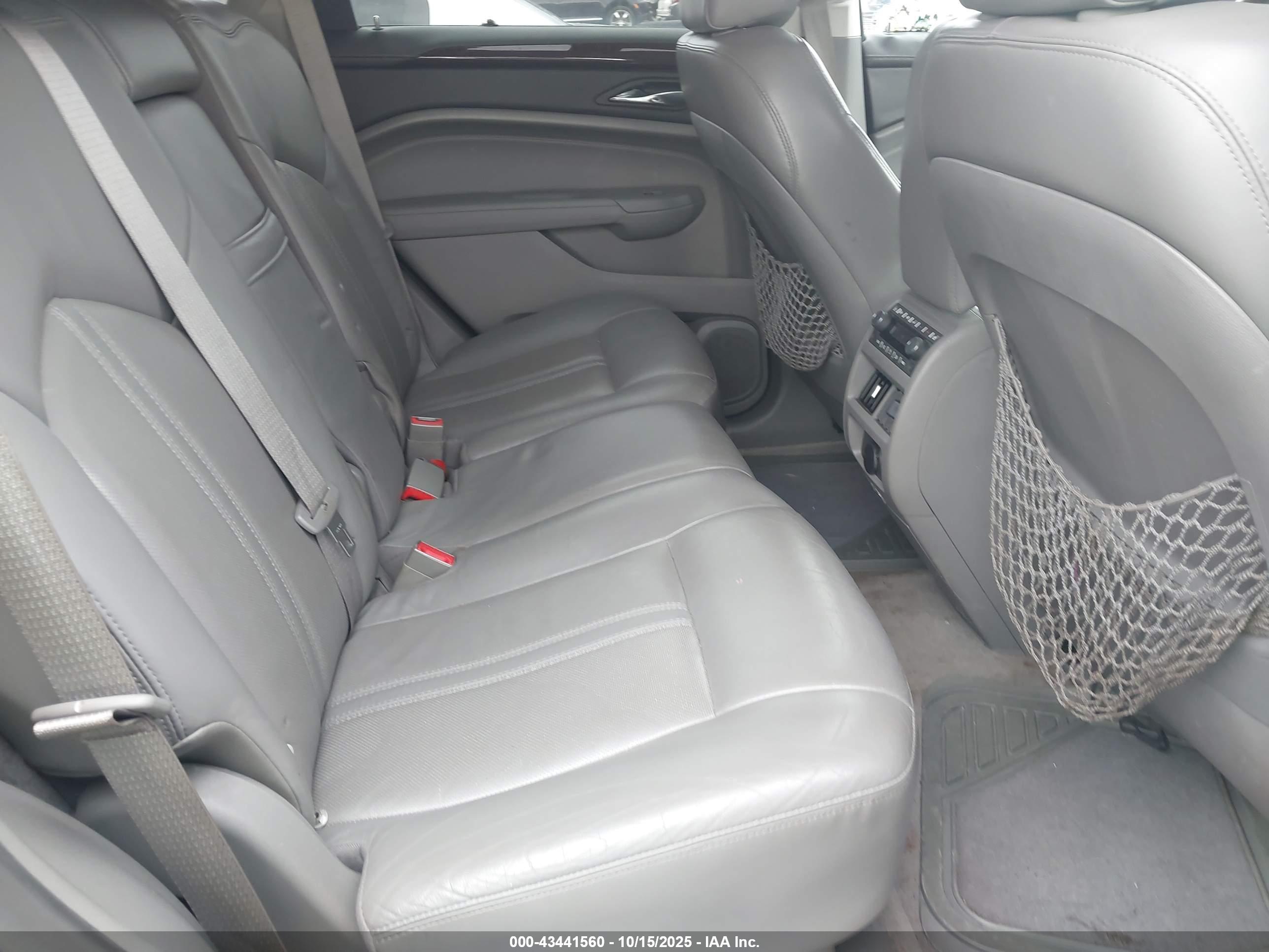 CADILLAC SRX image 8