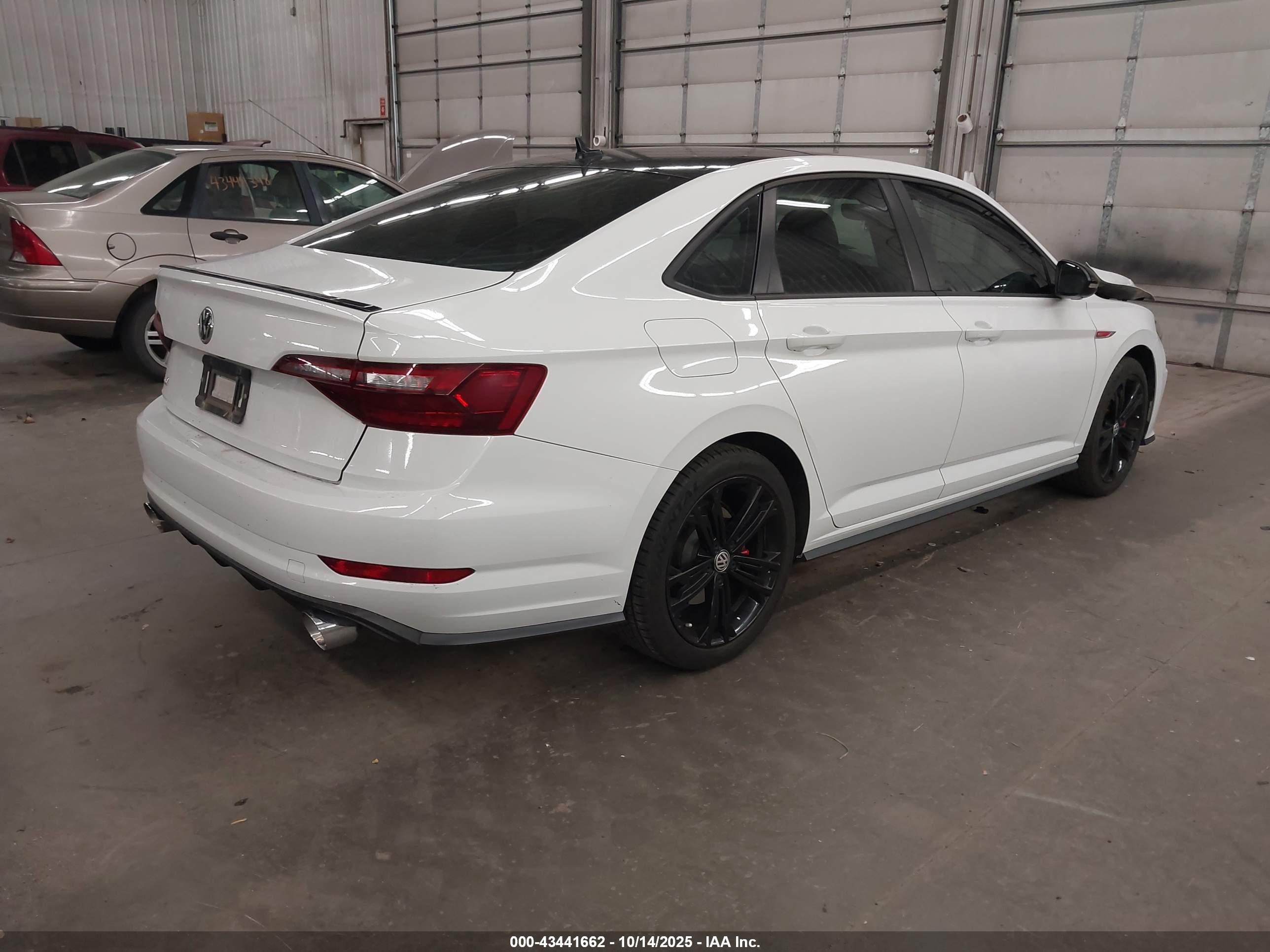 VOLKSWAGEN JETTA image 4