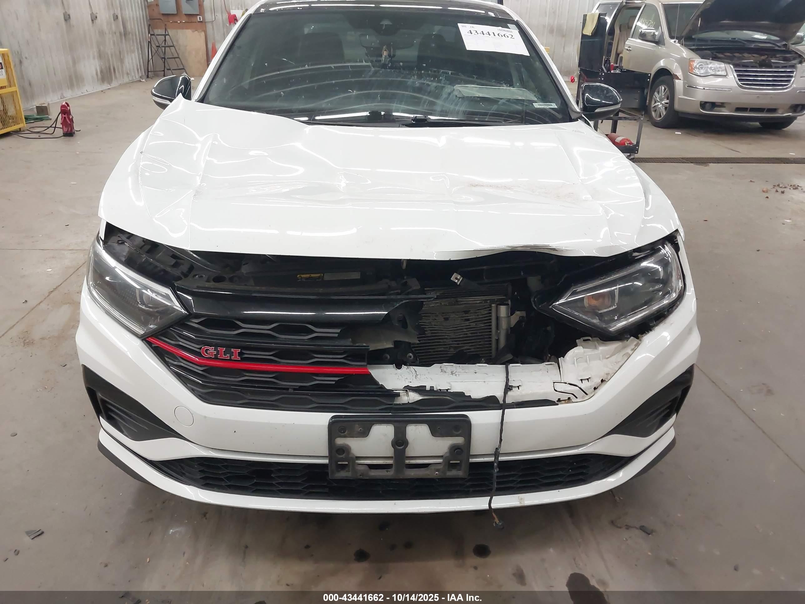 VOLKSWAGEN JETTA image 6