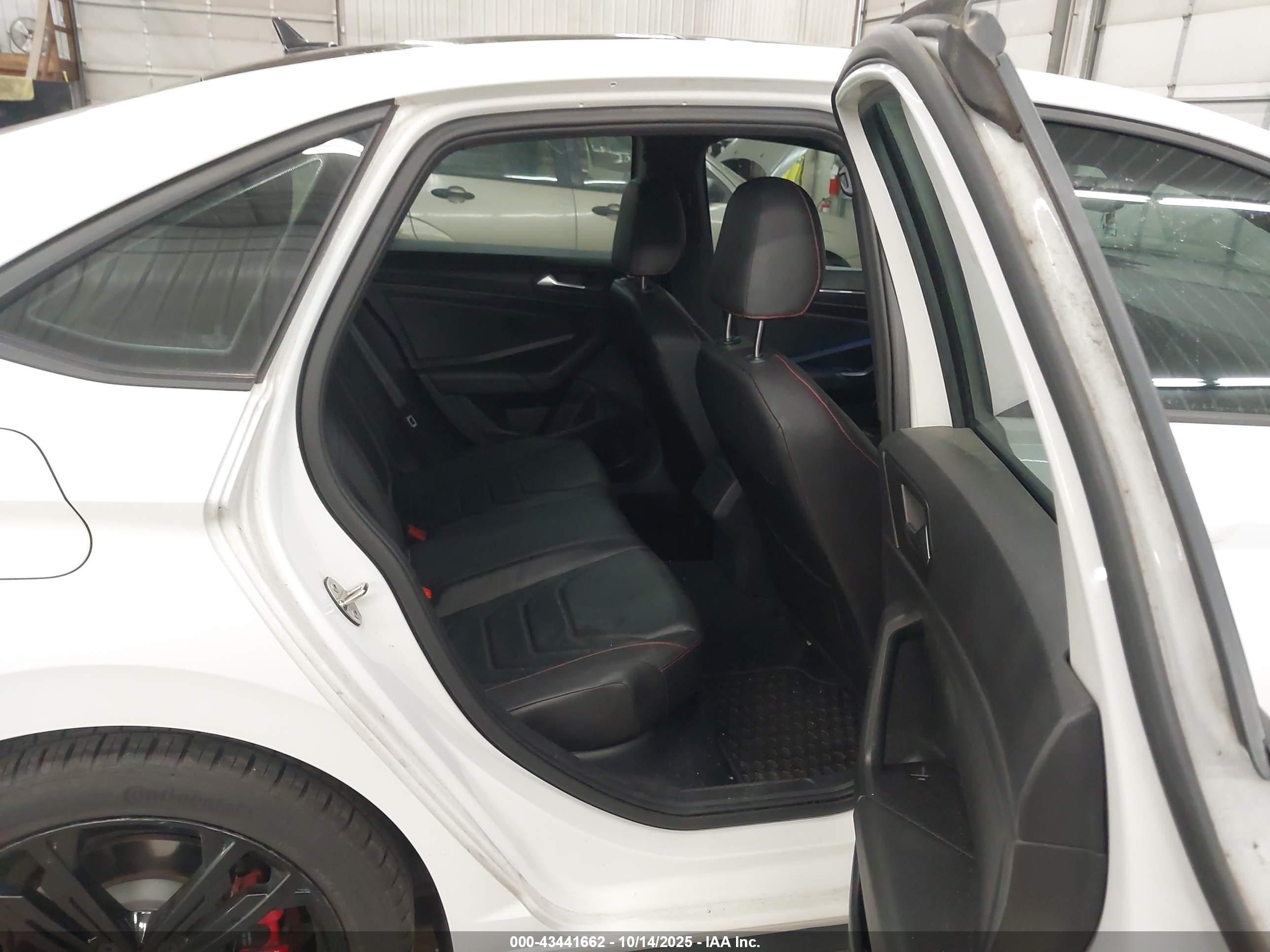 VOLKSWAGEN JETTA image 8