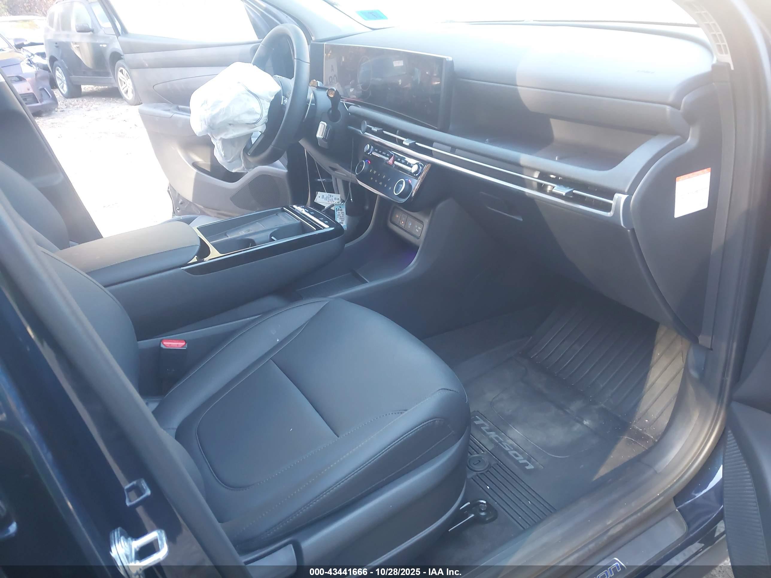 HYUNDAI TUCSON image 5