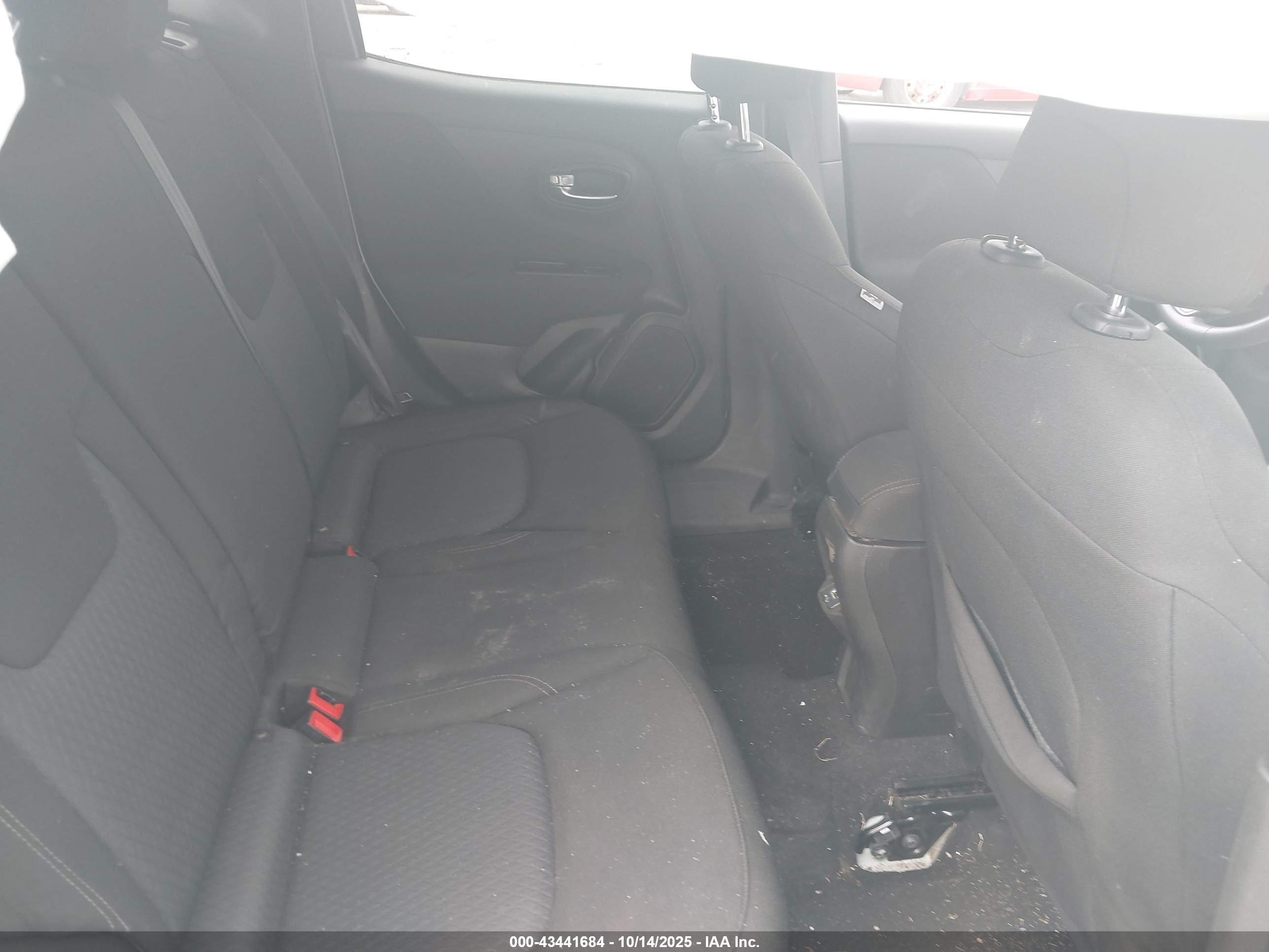 JEEP RENEGADE image 8