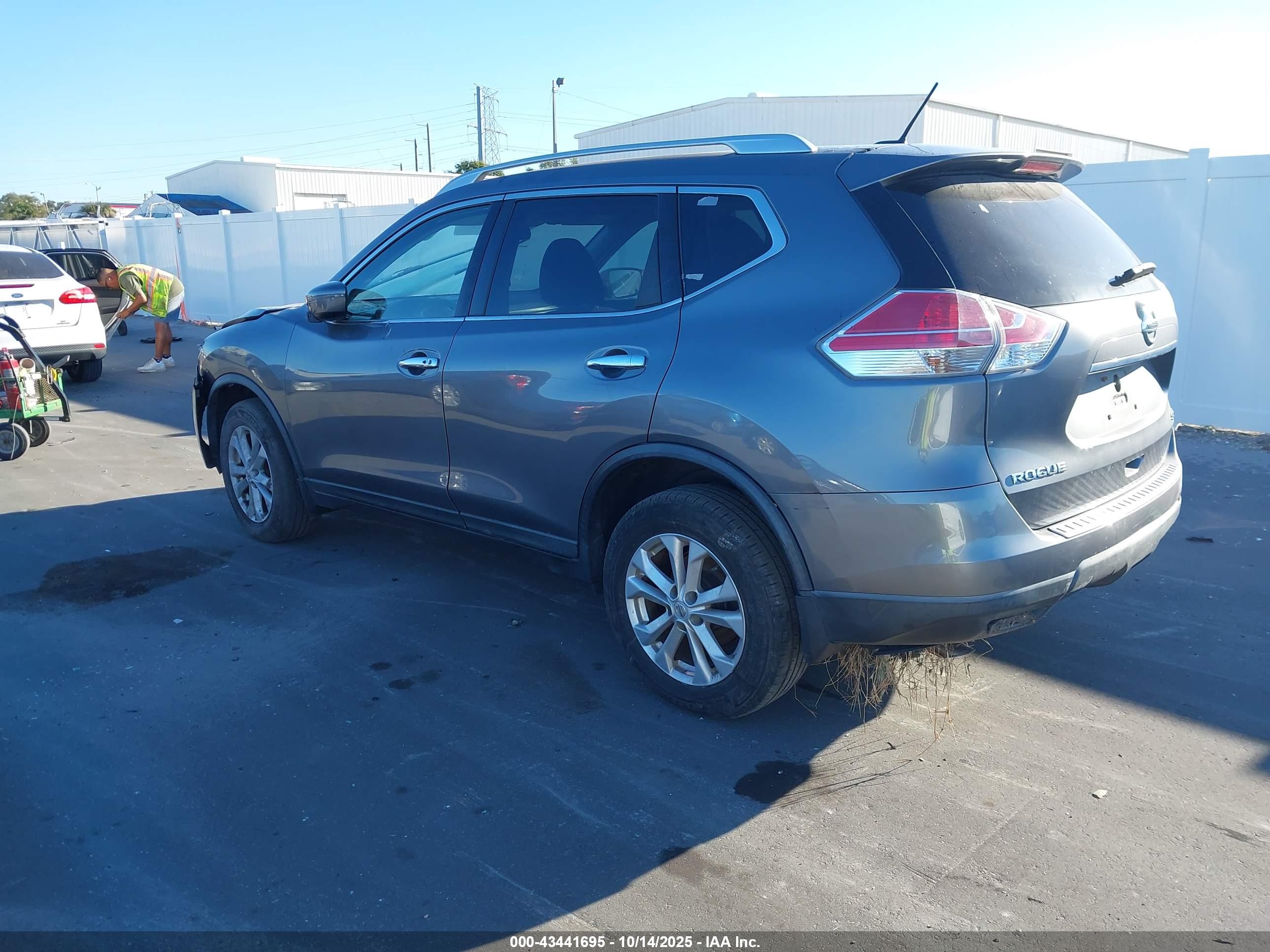 NISSAN ROGUE image 3
