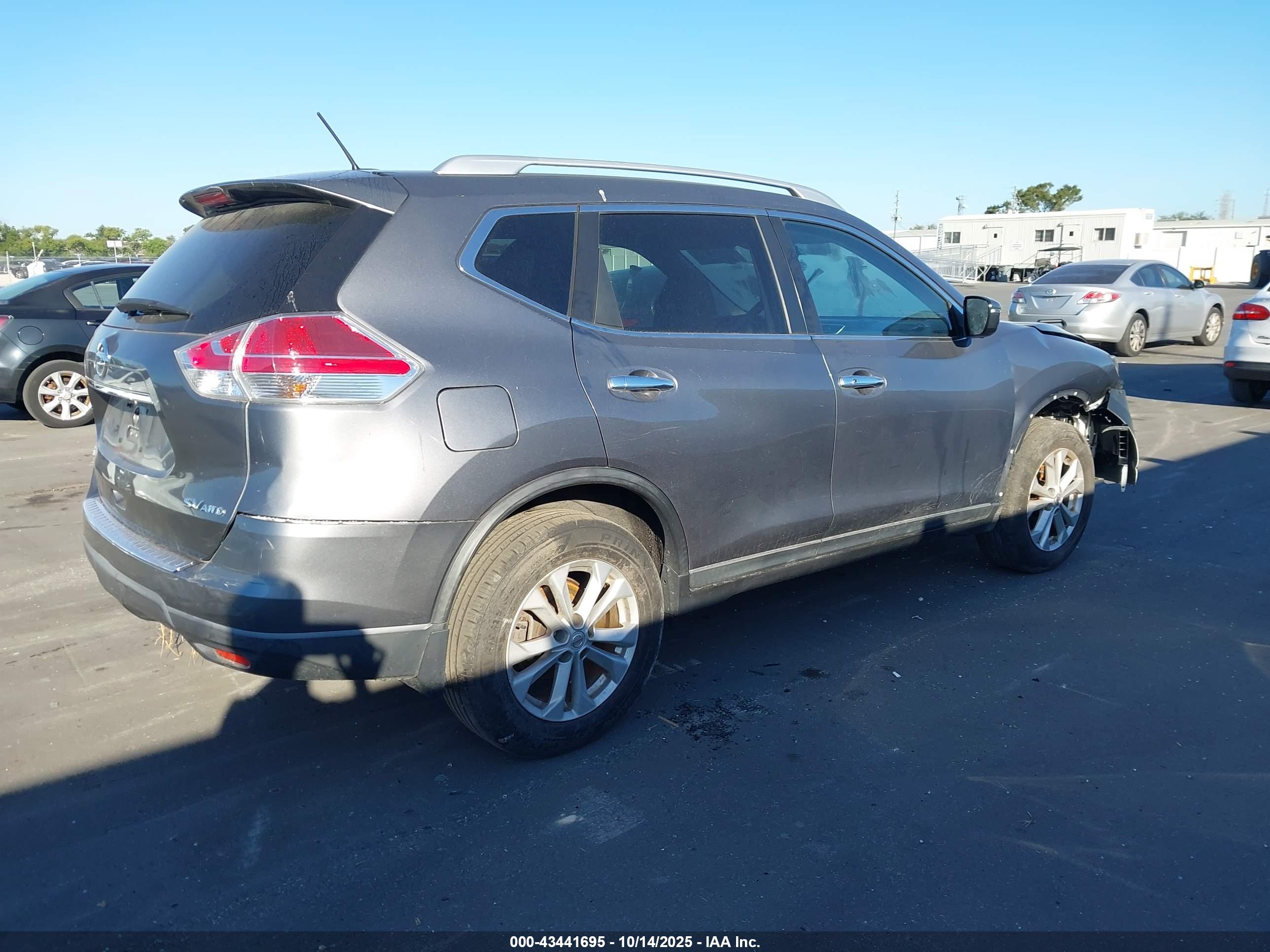 NISSAN ROGUE image 4