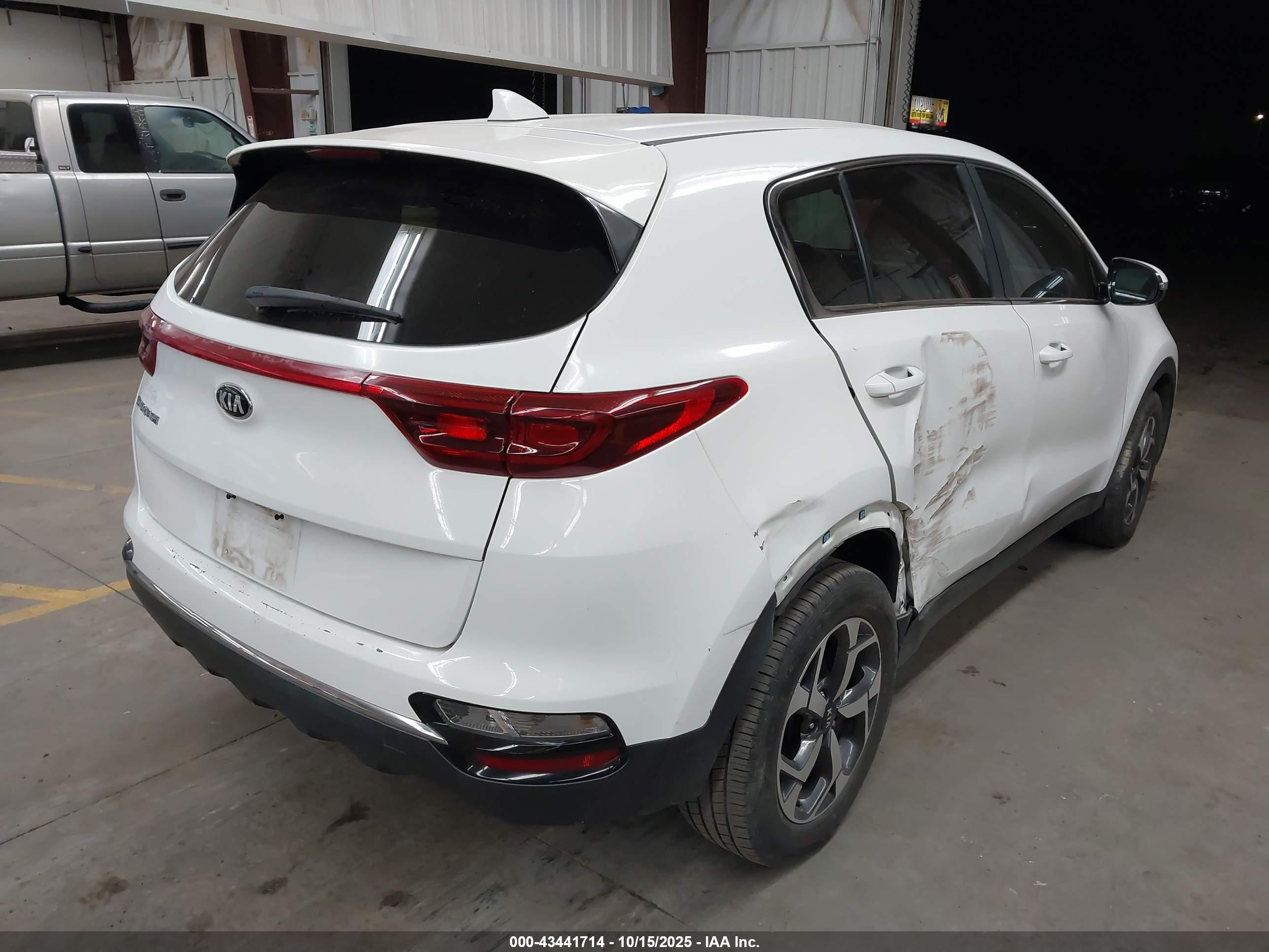 KIA SPORTAGE image 4
