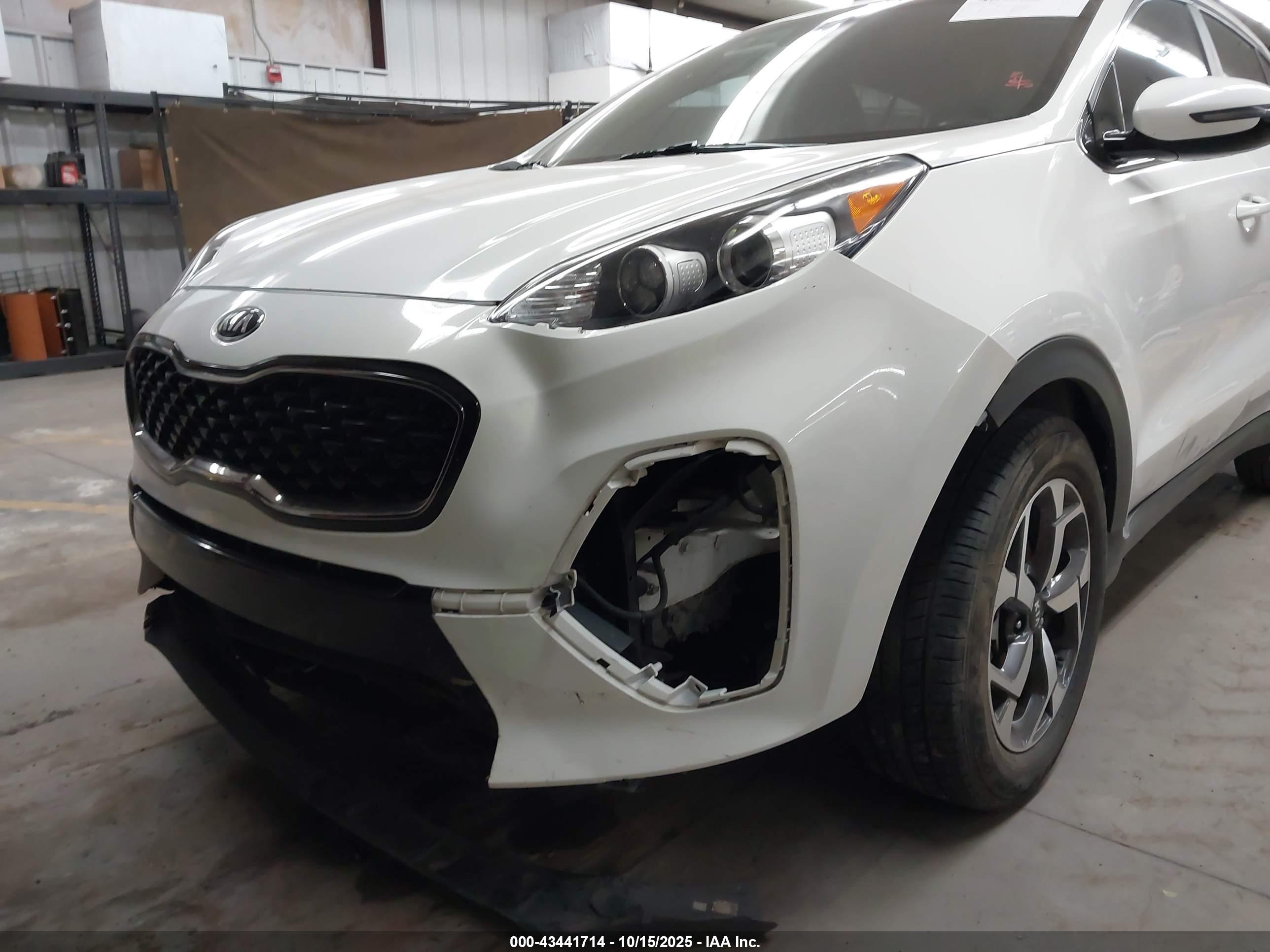 KIA SPORTAGE image 6