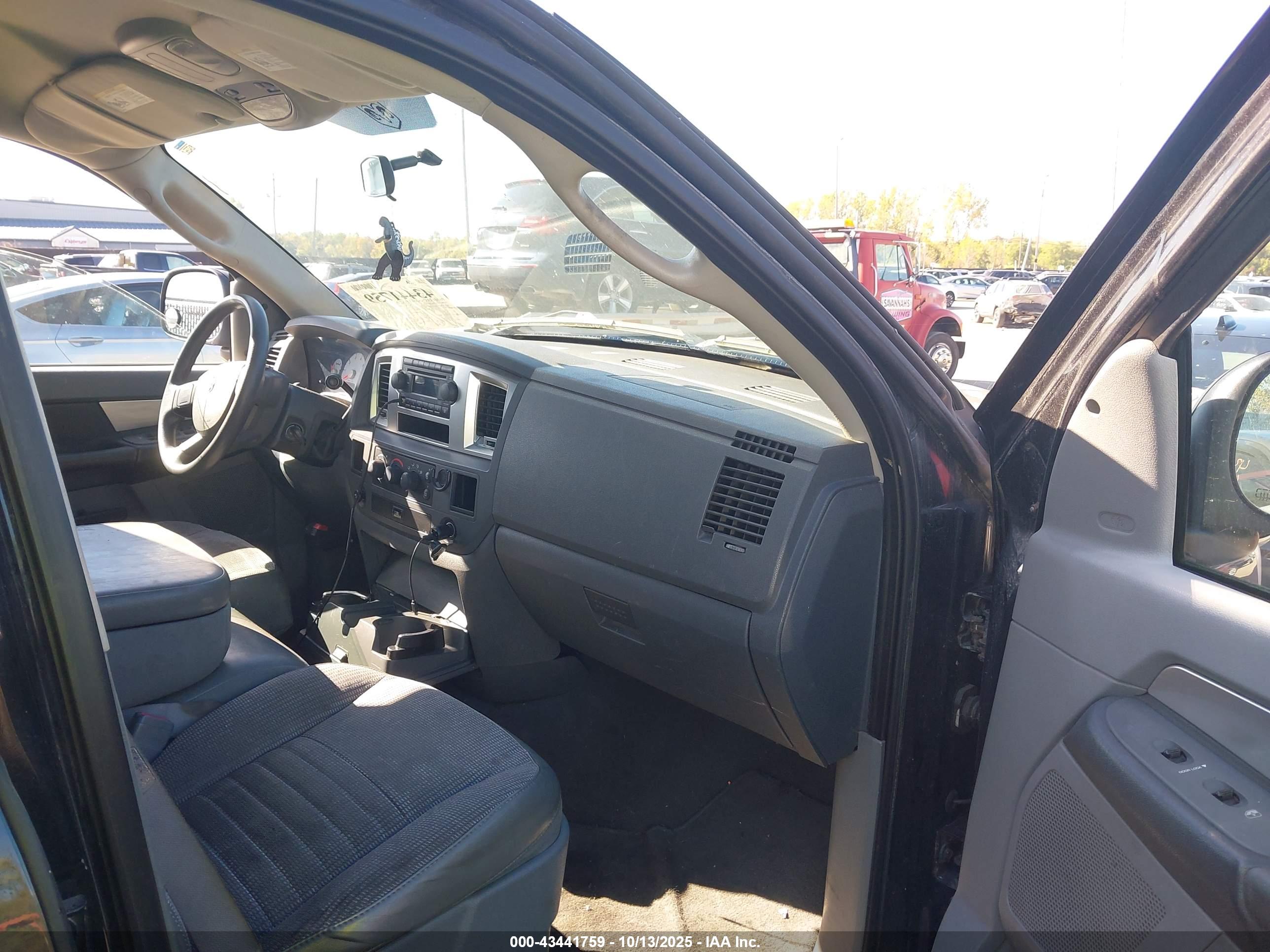 DODGE RAM image 5