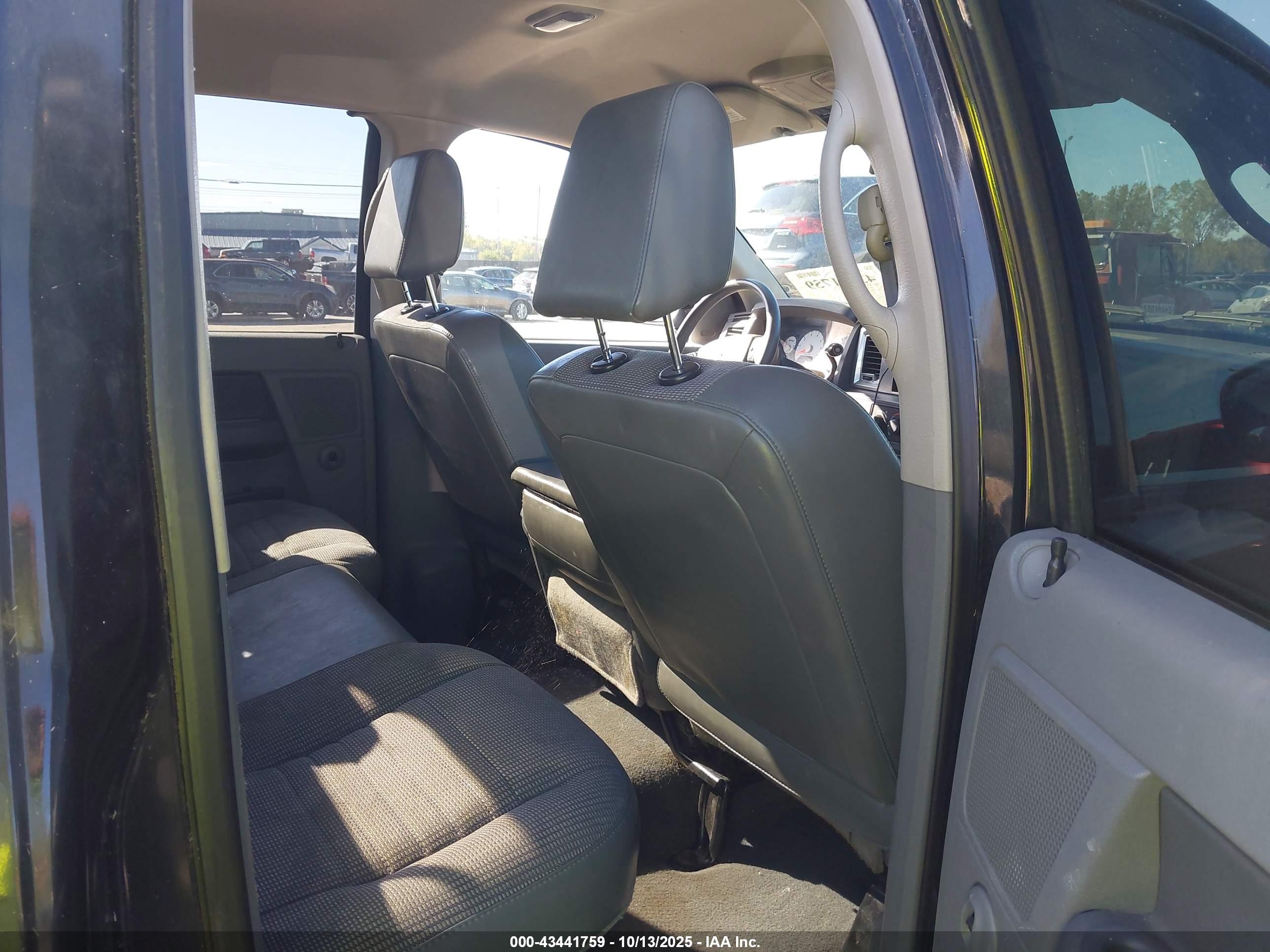 DODGE RAM image 8