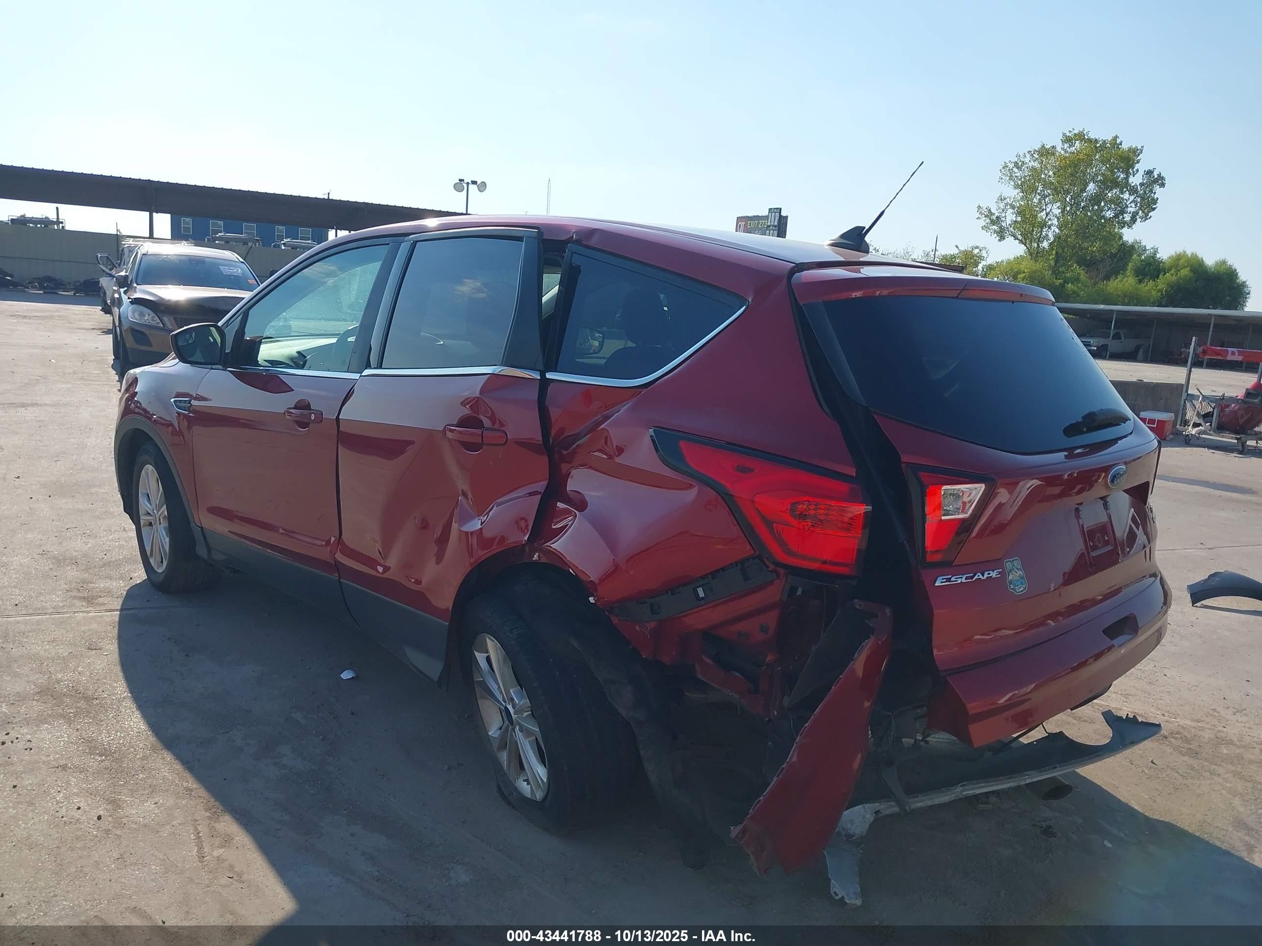 FORD ESCAPE image 3