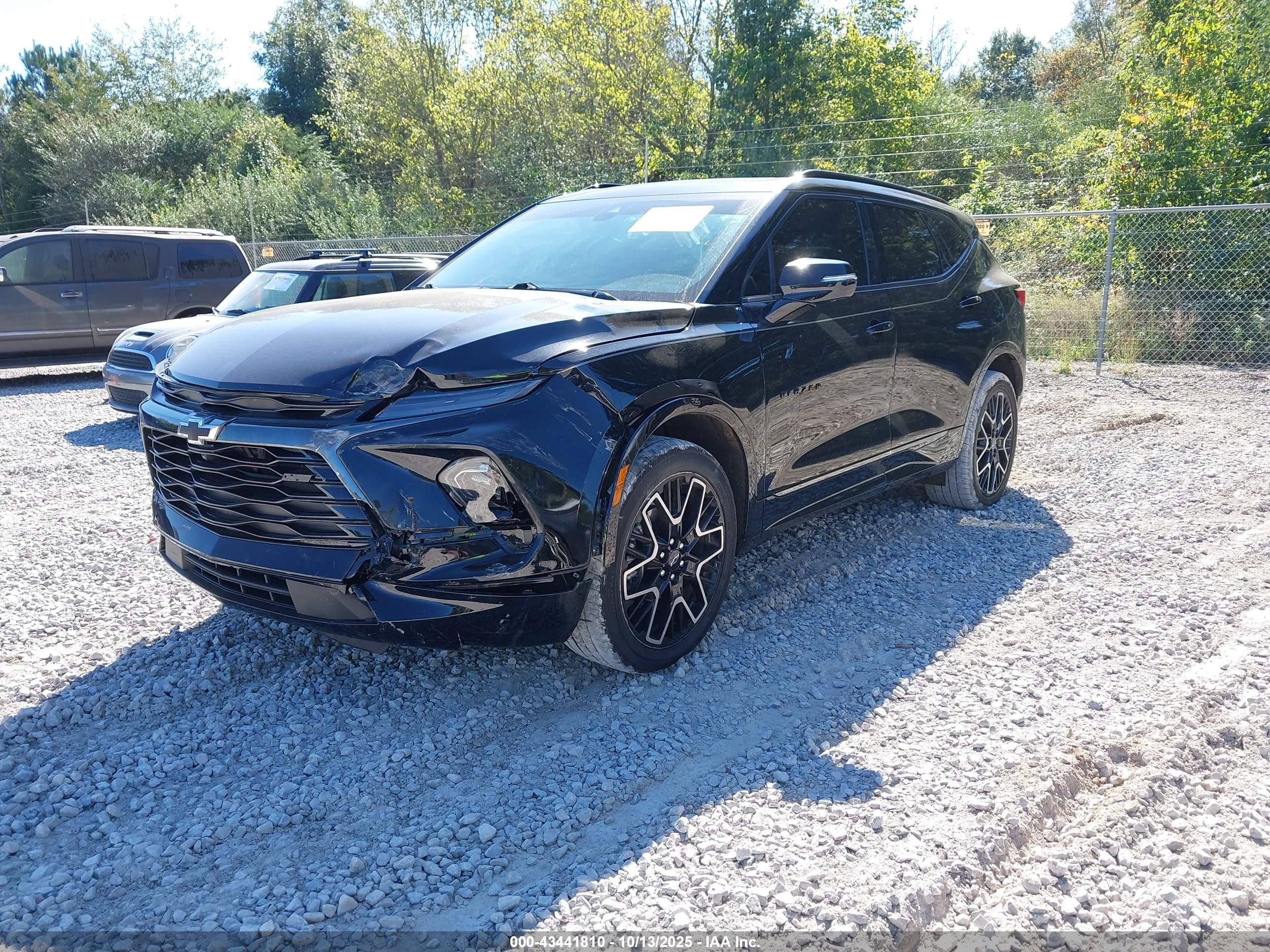 CHEVROLET BLAZER image 2