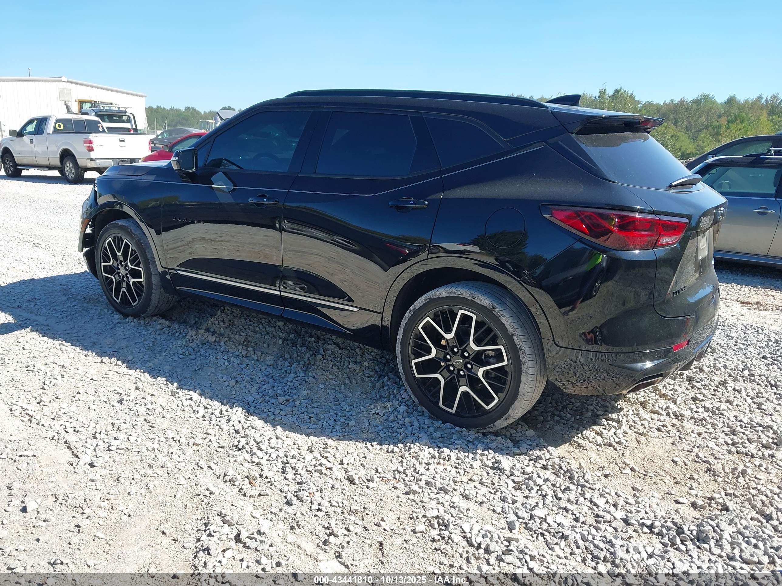 CHEVROLET BLAZER image 3