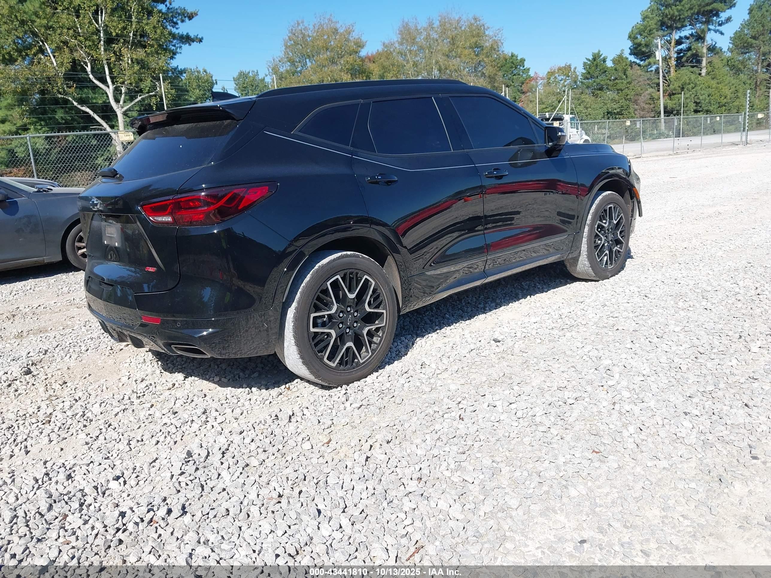 CHEVROLET BLAZER image 4